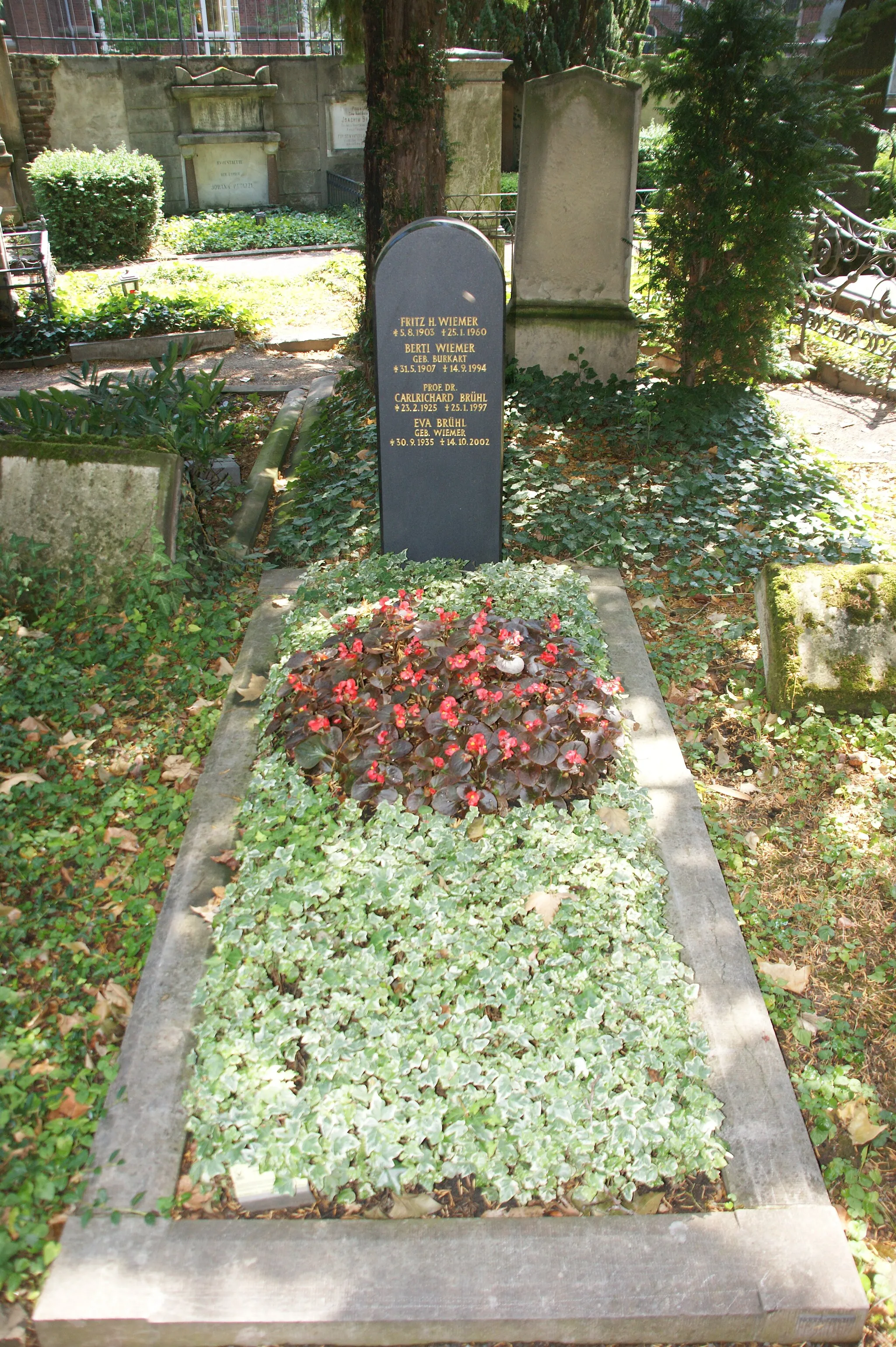 Photo showing: Grab von Carlrichard Brühl auf dem Alten Friedhof Bonn