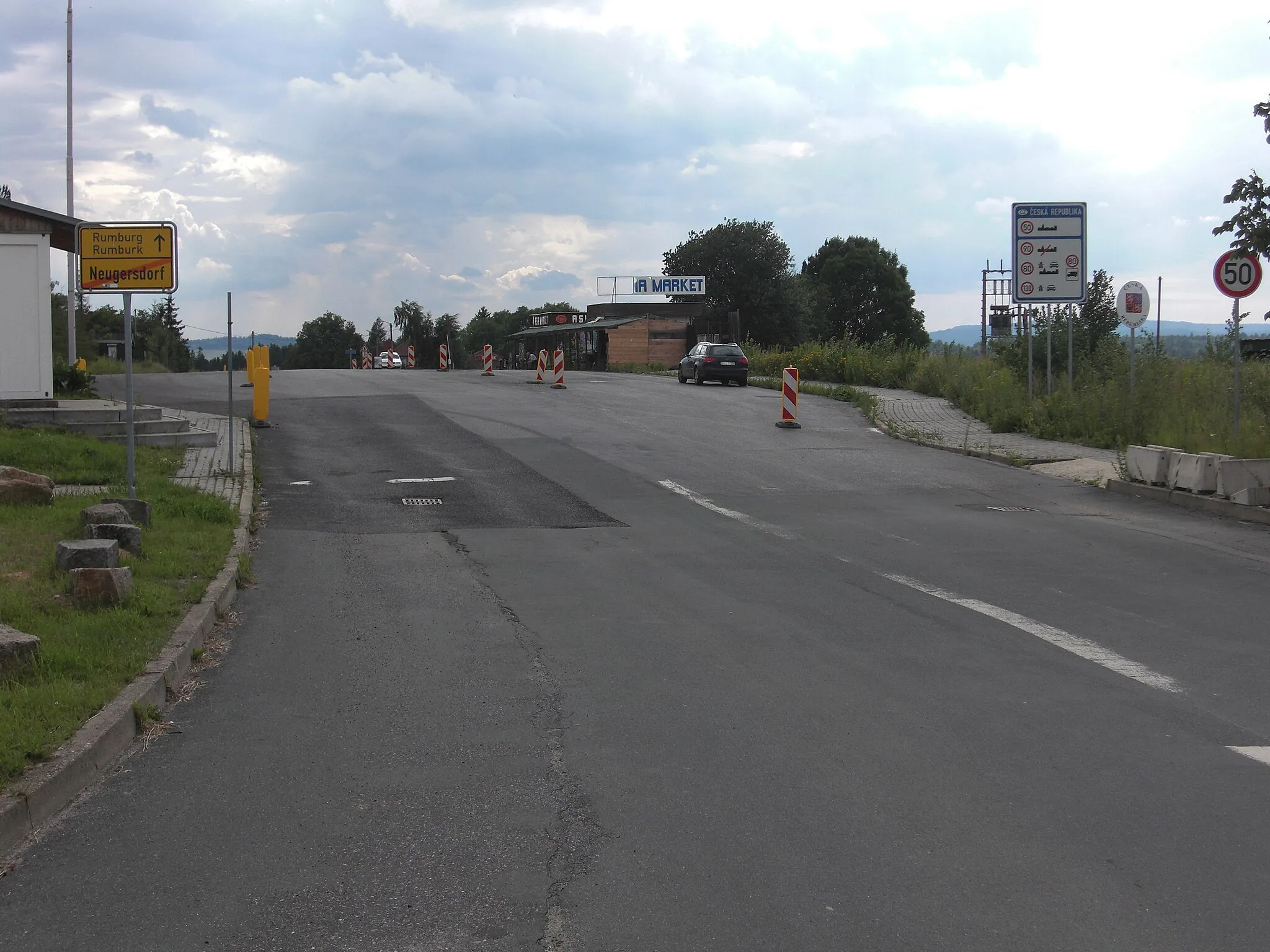 Photo showing: Border crossing