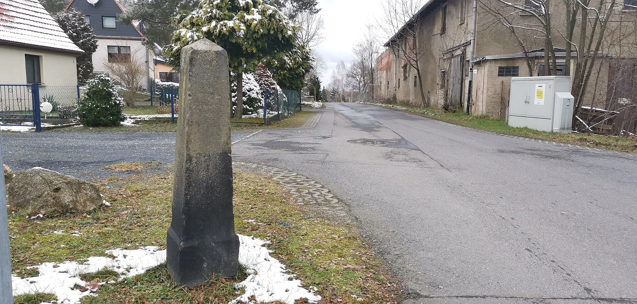 Photo showing: denkmalgeschützter Wegestein in Weißbach (Neukirch bei Königsbrück)