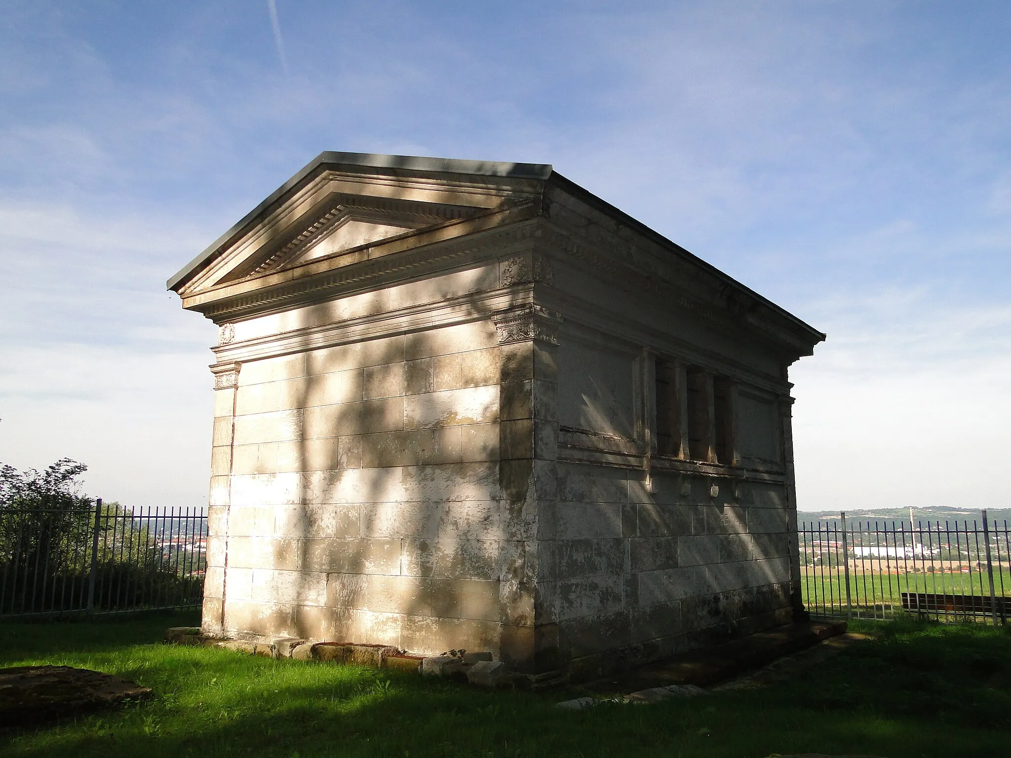 Photo showing: Kulturdenkmal Am Viertelacker Dresden Mausoleum Familie Kap-Herr