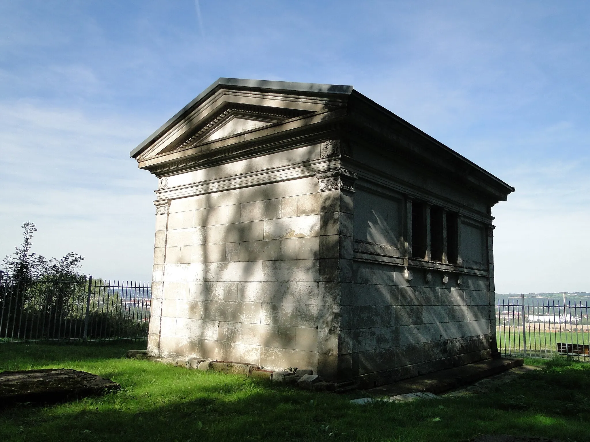 Photo showing: Kulturdenkmal Am Viertelacker Dresden Mausoleum Familie Kap-Herr