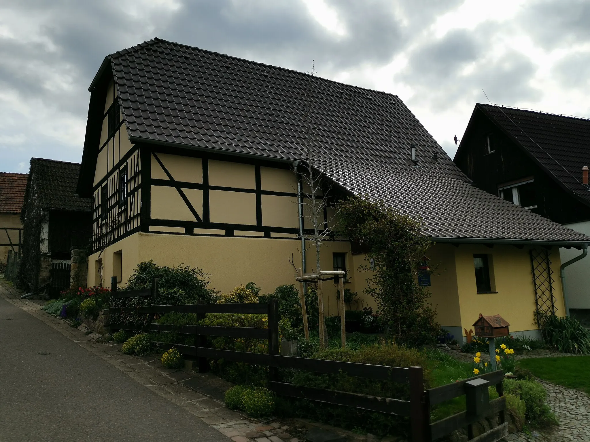 Photo showing: Denkmalgeschütztes Bauerngehöft im Bockwener Weg 4 in Lercha