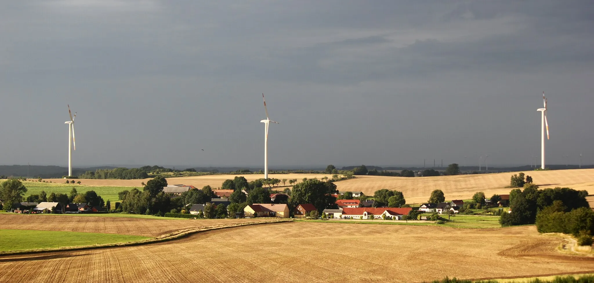 Photo showing: Blick von Süden auf den Ort Großhänchen (Gemeinde Burkau) im Landkreis Bautzen, Sachsen.