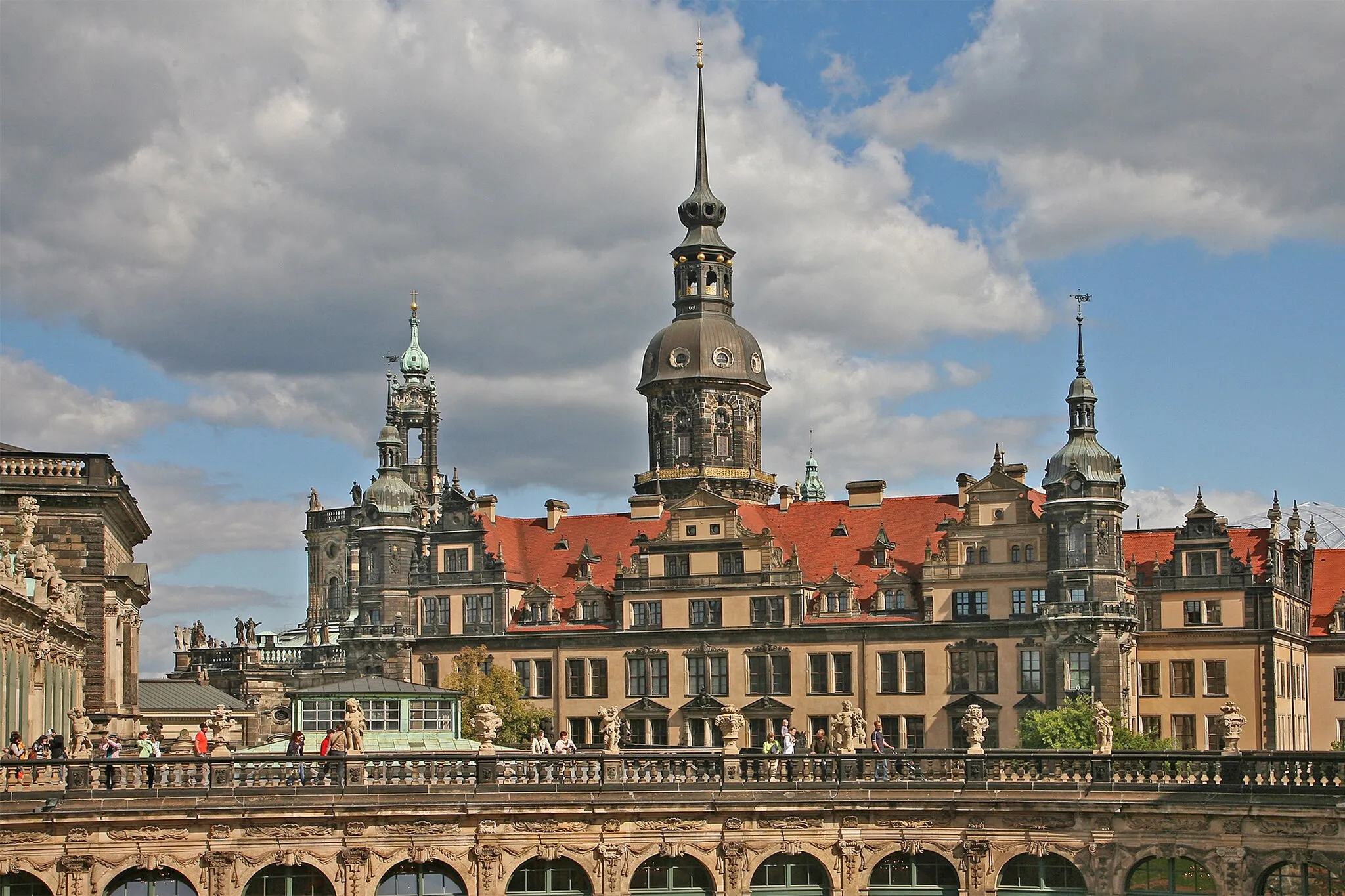 Photo showing: Dresden: Residenzschloss with Hausmannsturm (tower height 100 meters).