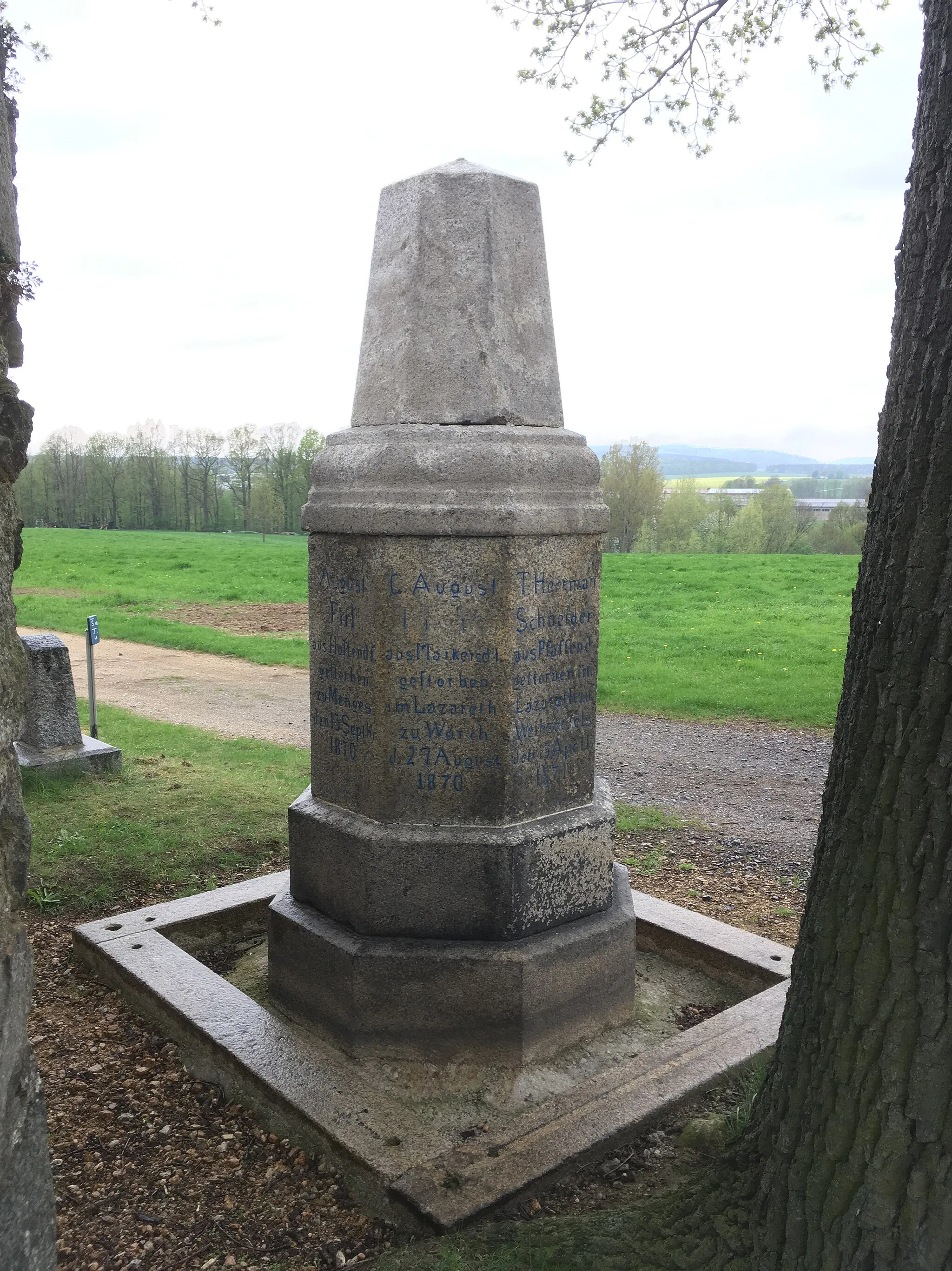 Photo showing: Memorial to the soldiers fallen in Franco-Prussian War in Markersdorf (Upper Lusatia); cultural heritage monument of importance for the history of the village and of building