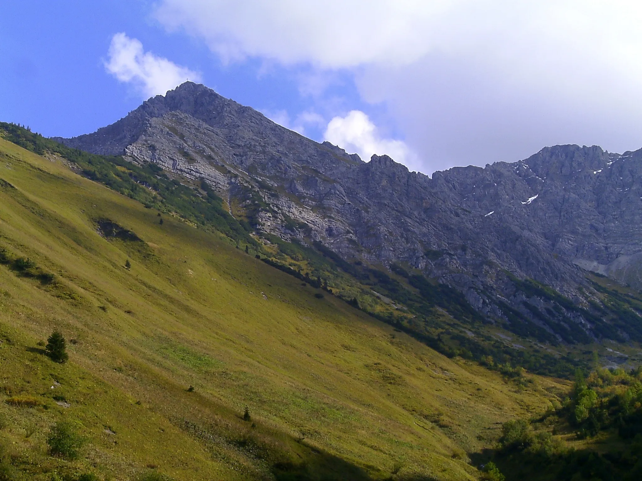 Photo showing: Roter Stein in den Lechtaler Alpen, Nordwest-Ansicht