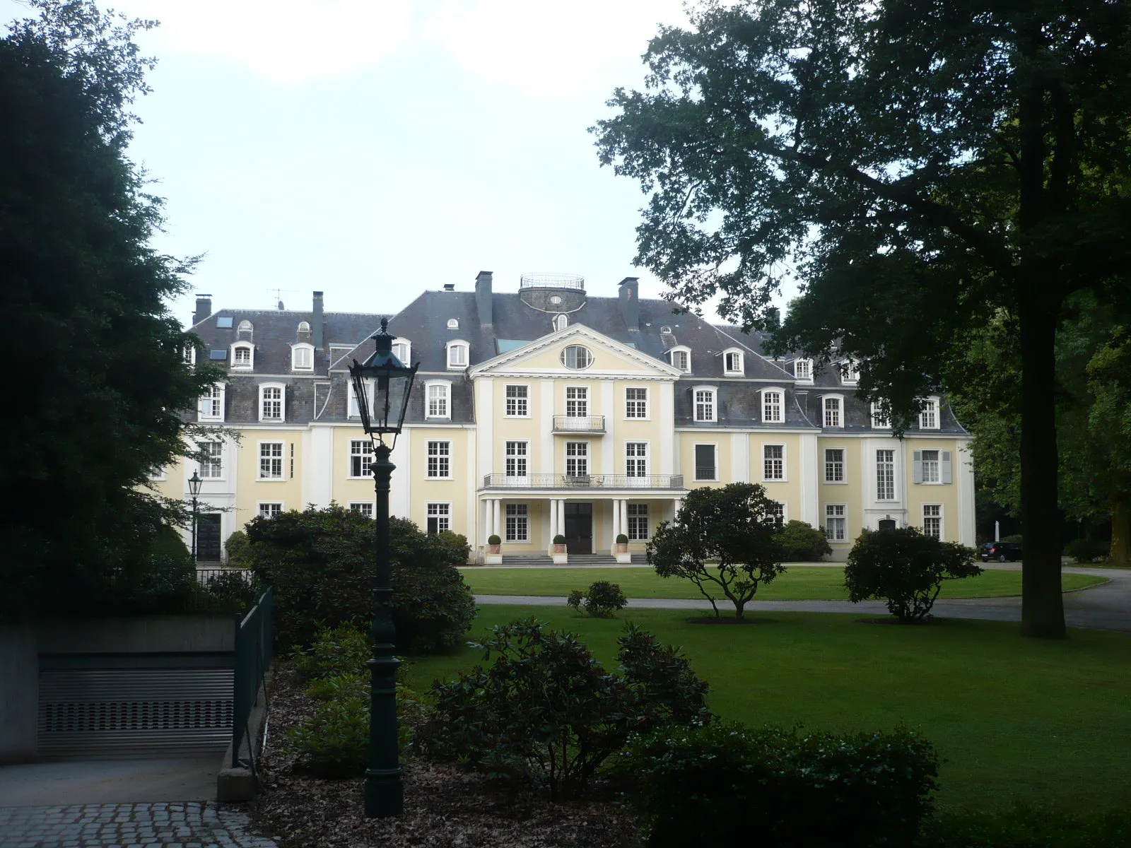 Photo showing: Schloss Pesch (Pesch Mansion) in Meerbusch, Germany