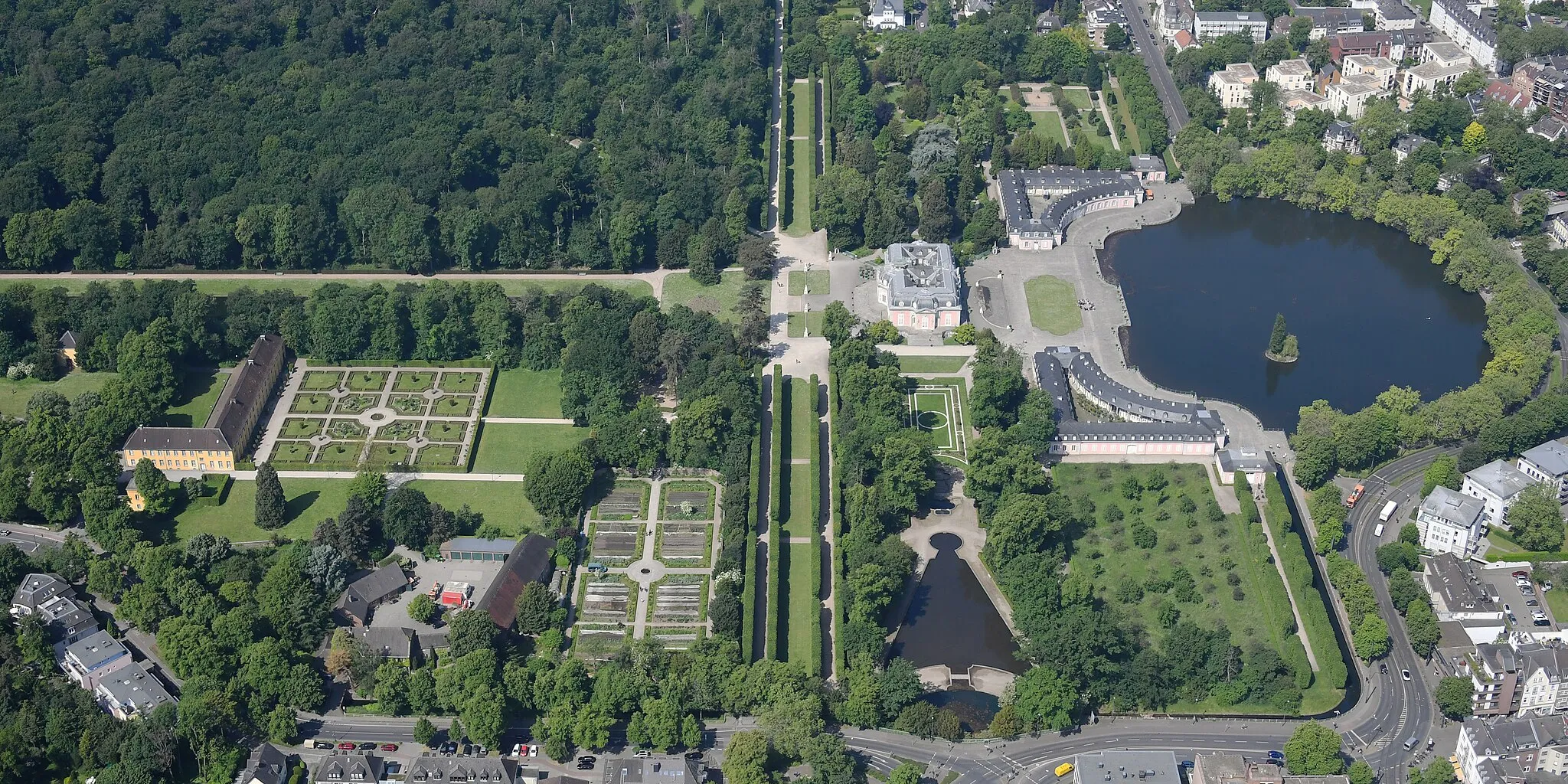 Photo showing: Aerial image of Schloss Benrath (view from the east)