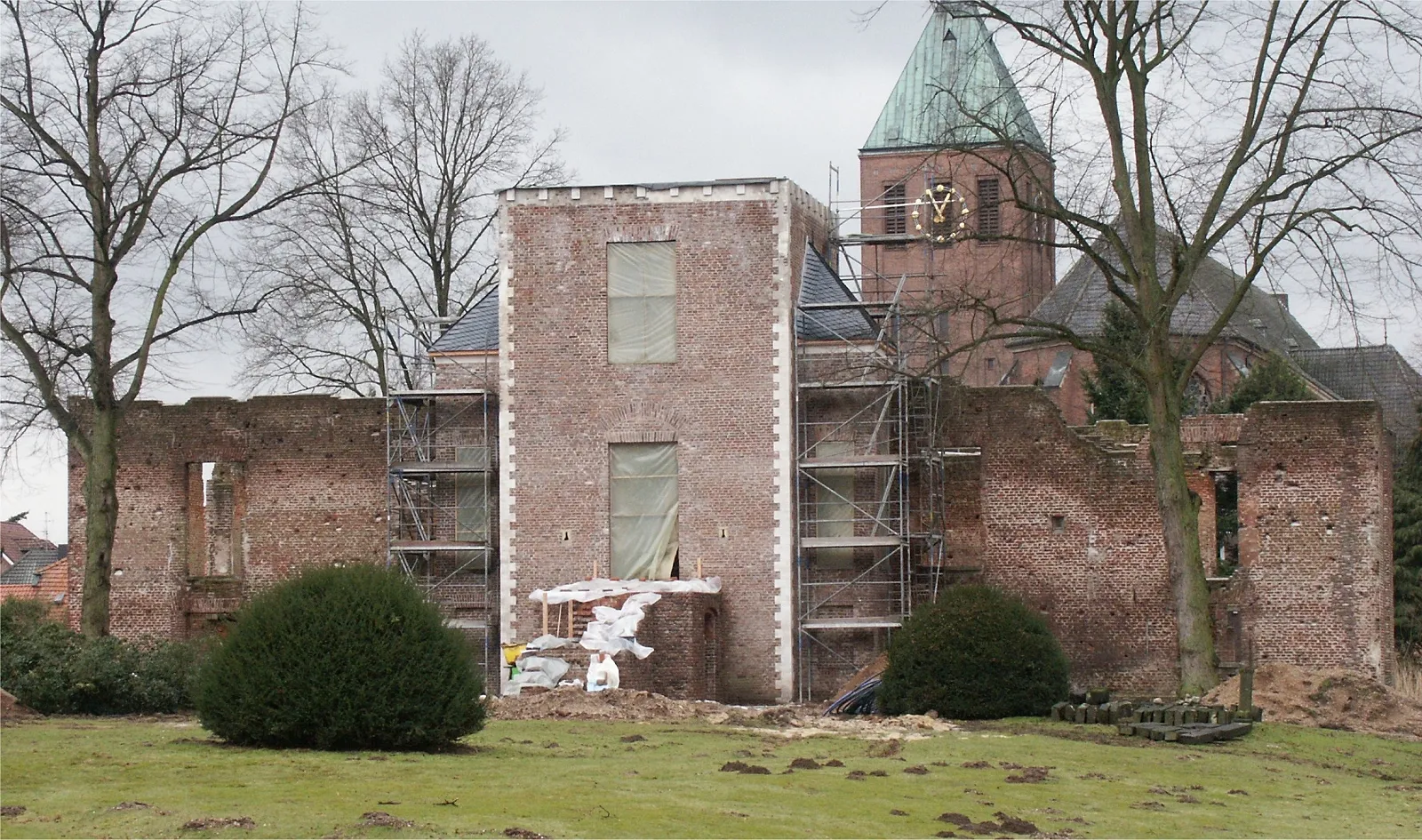 Photo showing: Haus Hertefeld - castle ruin