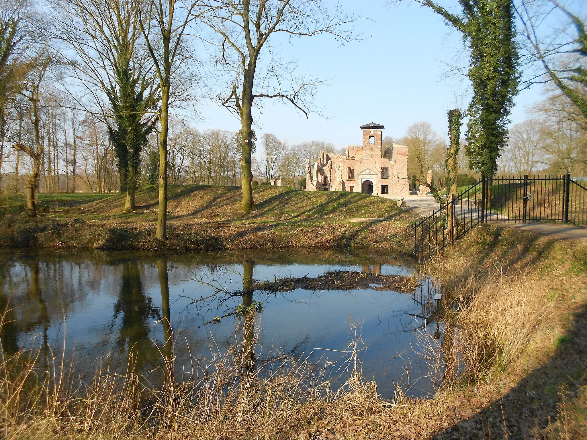 Photo showing: De ruïne van het kasteel Bleijenbeek in Afferden (provincie Limburg, Nederland).