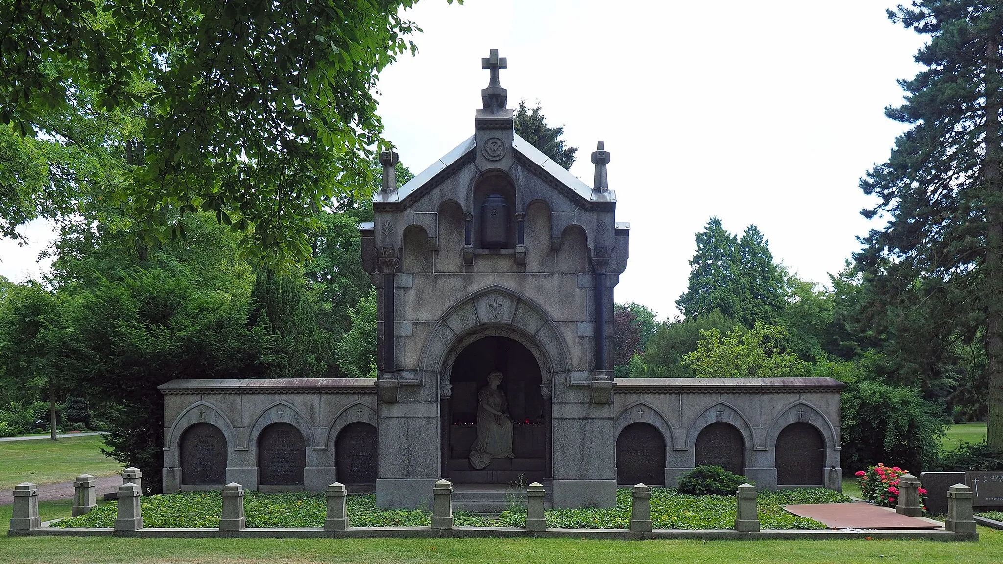 Photo showing: Grabmal auf dem Hauptfriedhof Krefeld