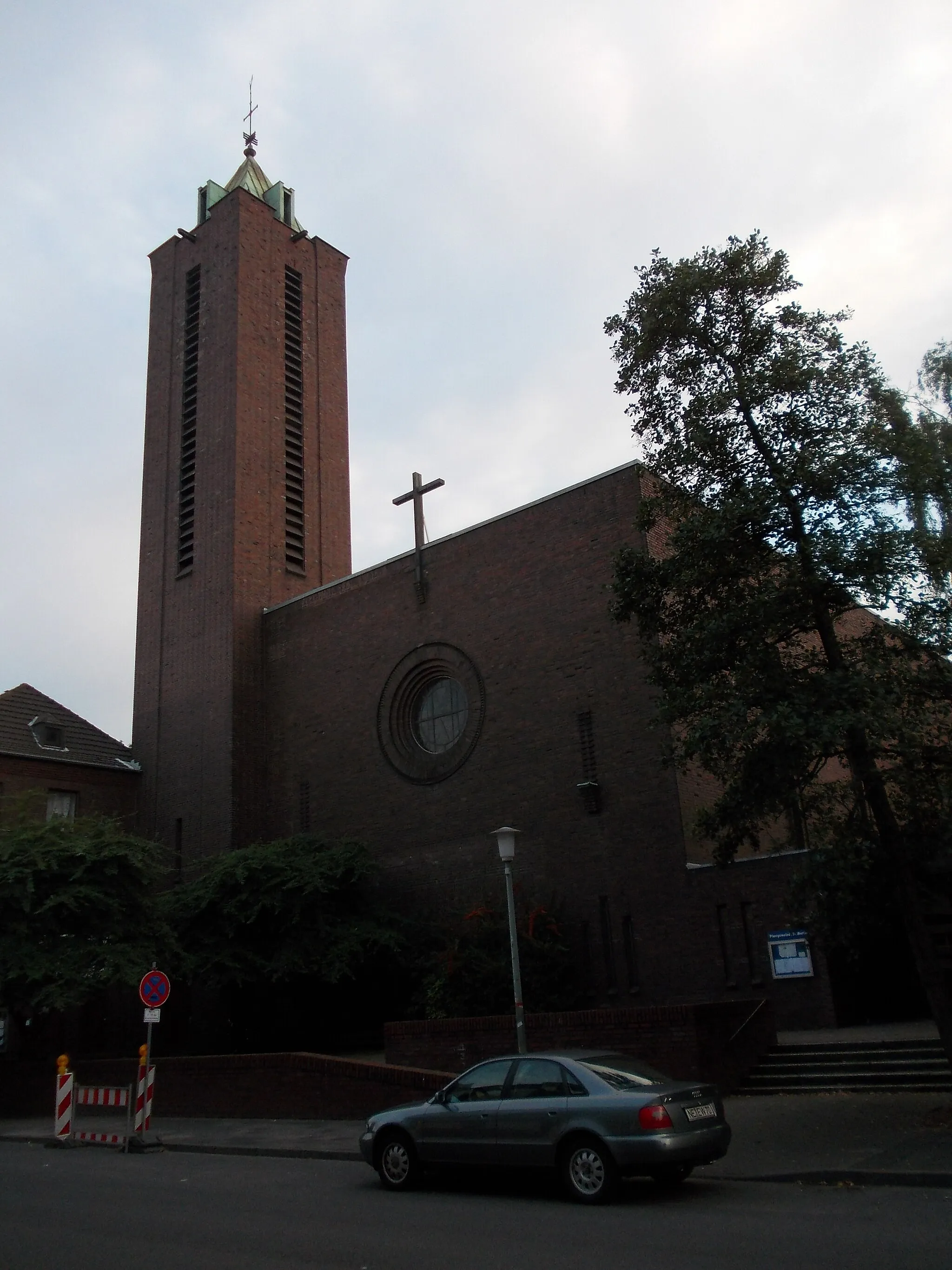 Photo showing: Krefeld: Katholische Pfarrkirche Sankt Martin im September 2013