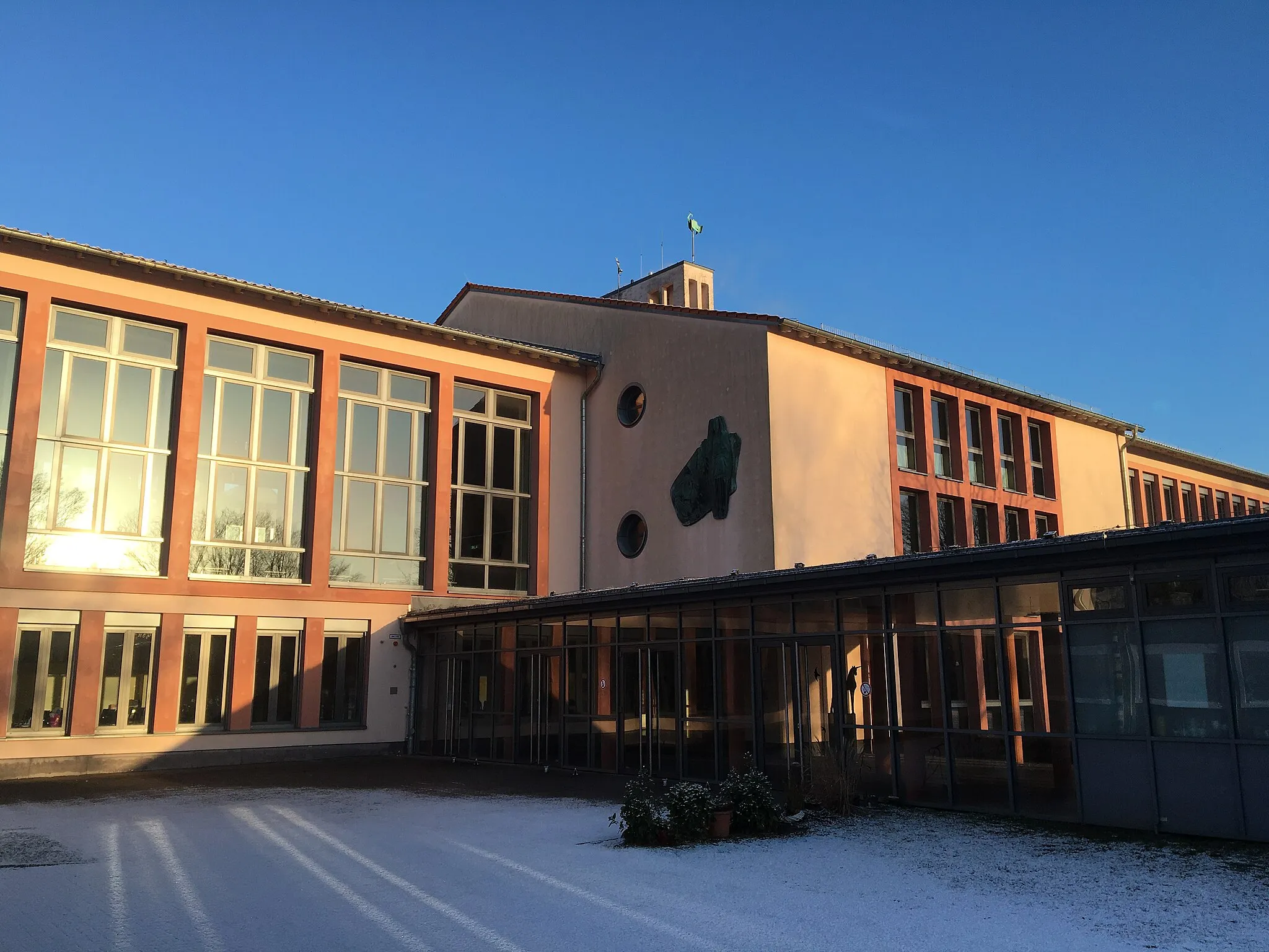 Photo showing: Der Eingangsbereich des Cecilien-Gymnasiums Düsseldorf, aufgenommen am 15.1.2017.