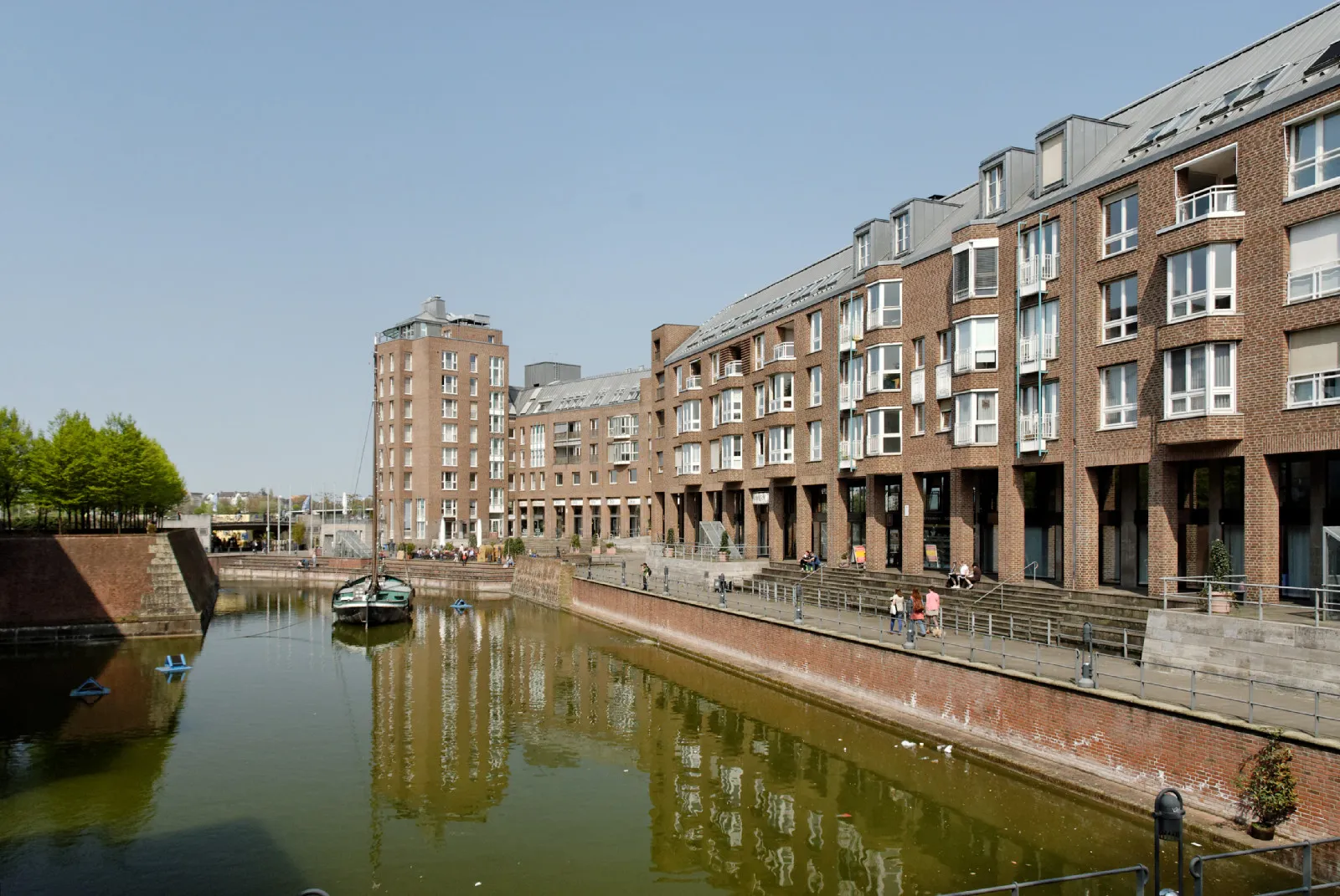 Photo showing: Old Harbour in Düsseldorf-Carlstadt, Germany