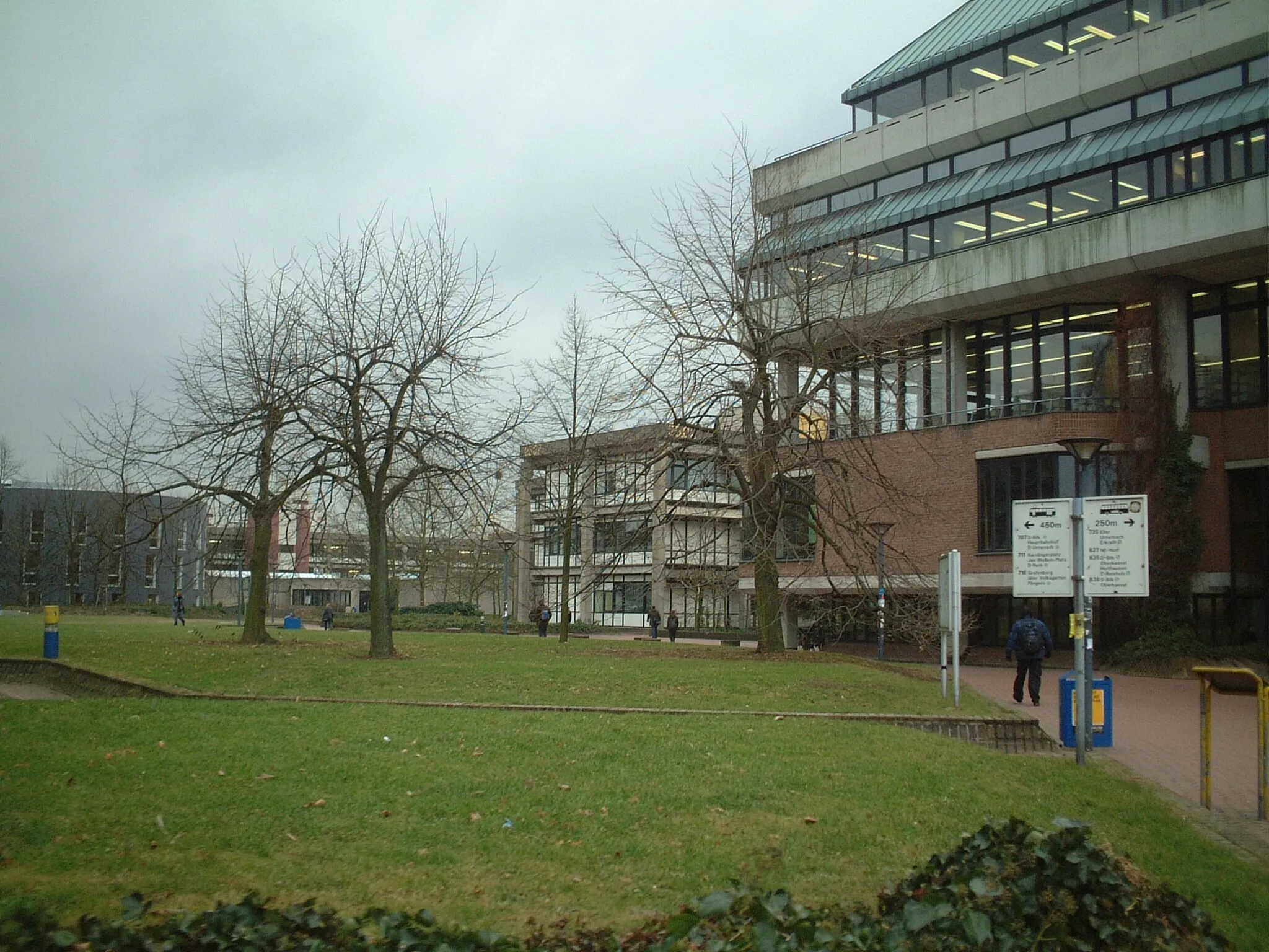 Photo showing: Autor: grendelshitsuren

Heinrich-Heine University Campus