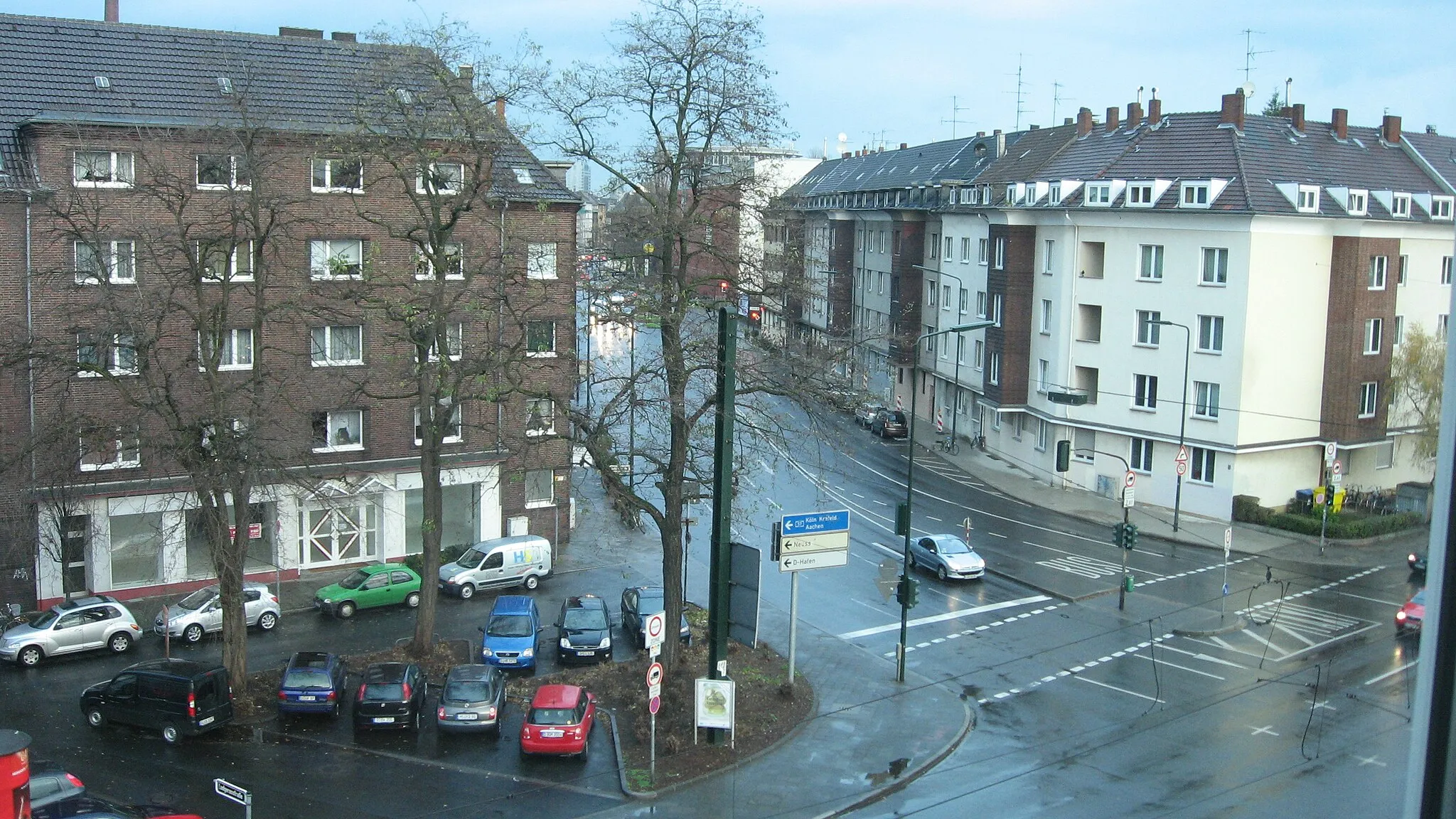 Photo showing: Dusseldorf. View from Flora Hotel room to the street Auf’m Hennekamp and Mecumstraße