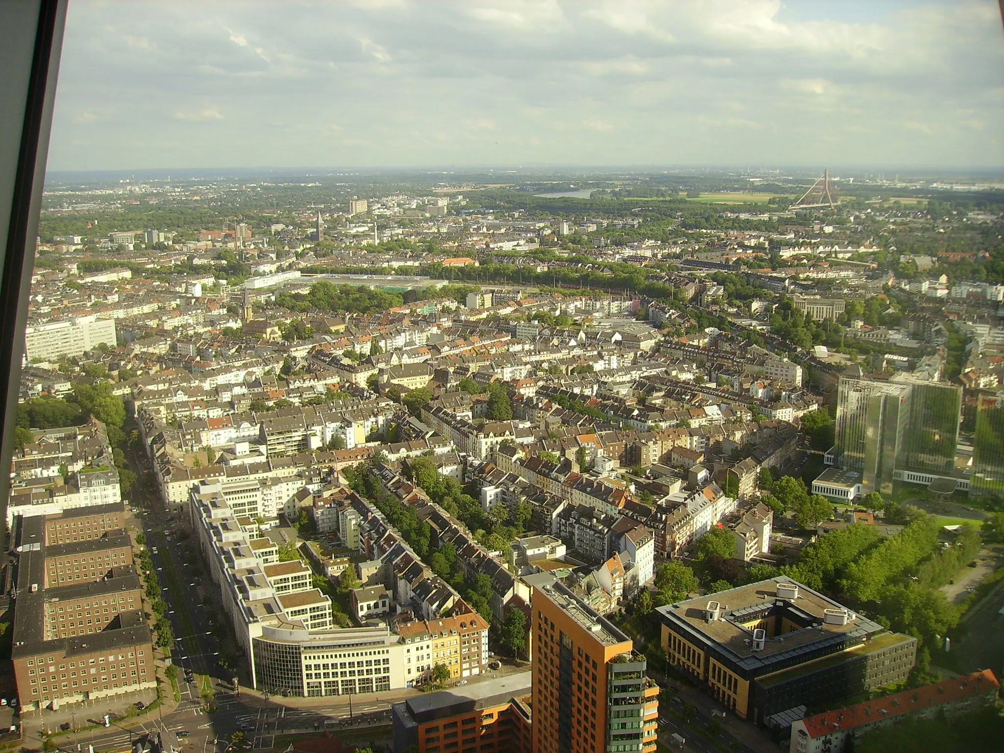 Photo showing: View from the Rhine Tower over Düsseldorf