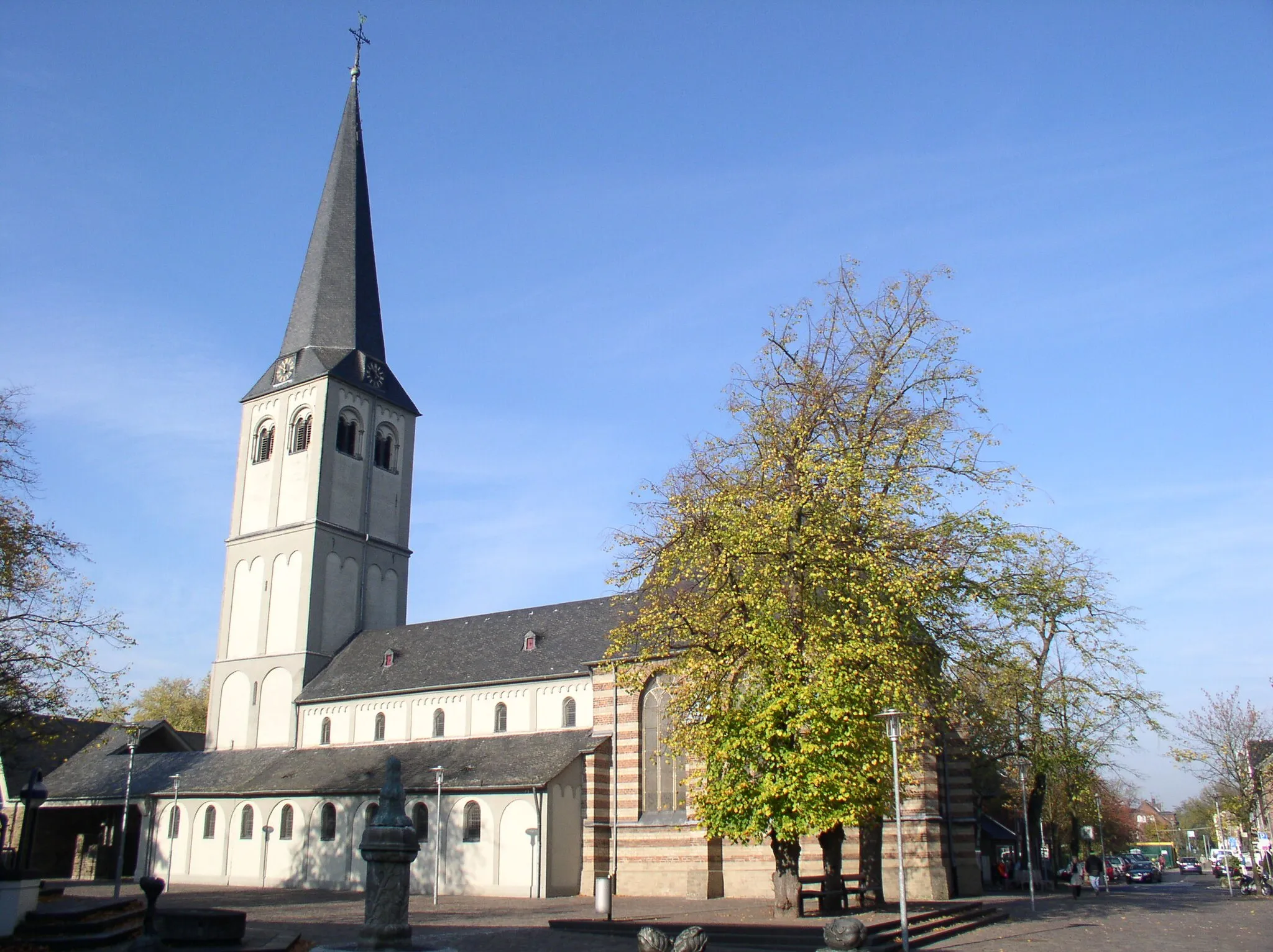Photo showing: St. Aldegundis in Kaarst-Büttgen