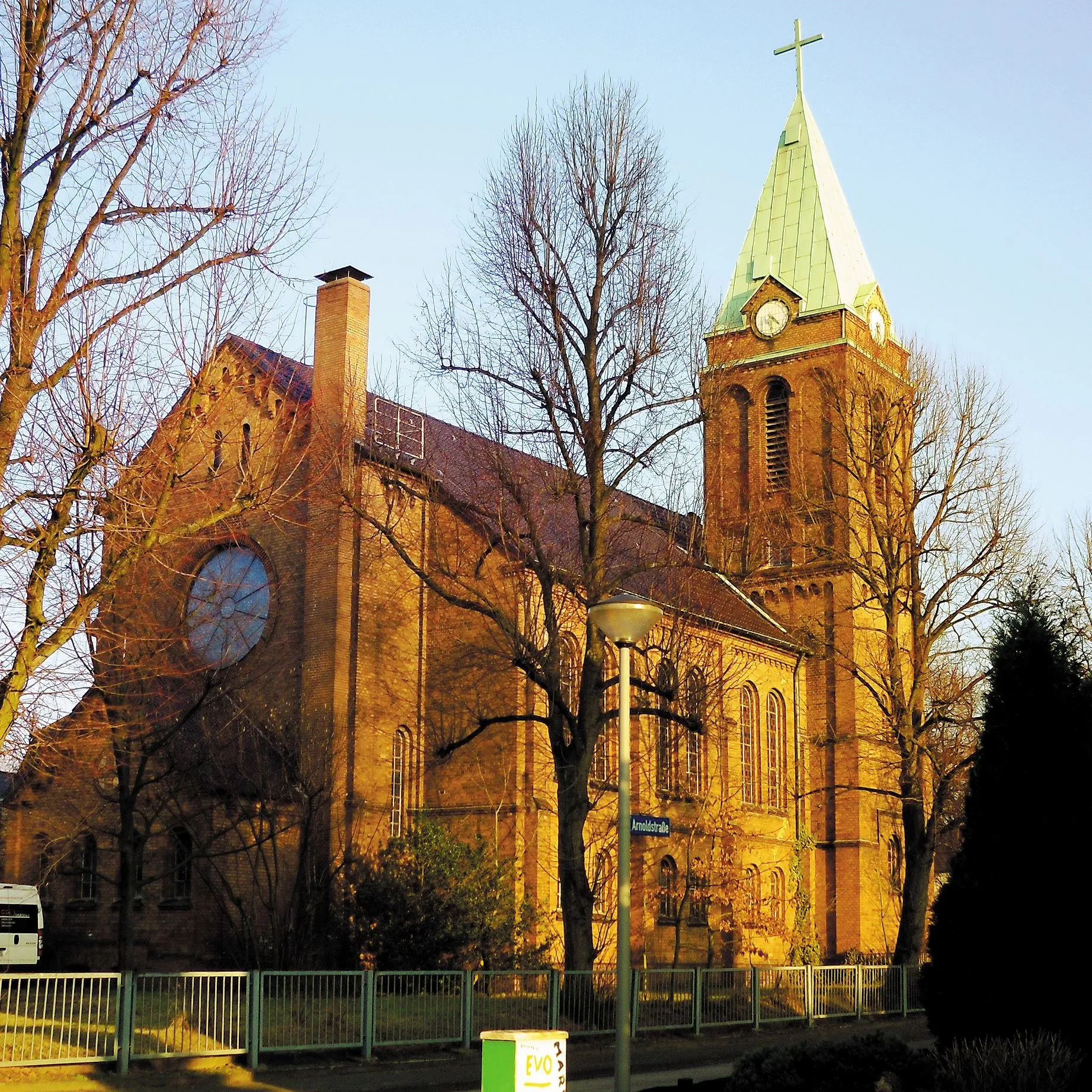 Photo showing: Rückseitige Ansicht der Evangelischen Kirche Kempkenstraße in Oberhausen-Schmachtendorf