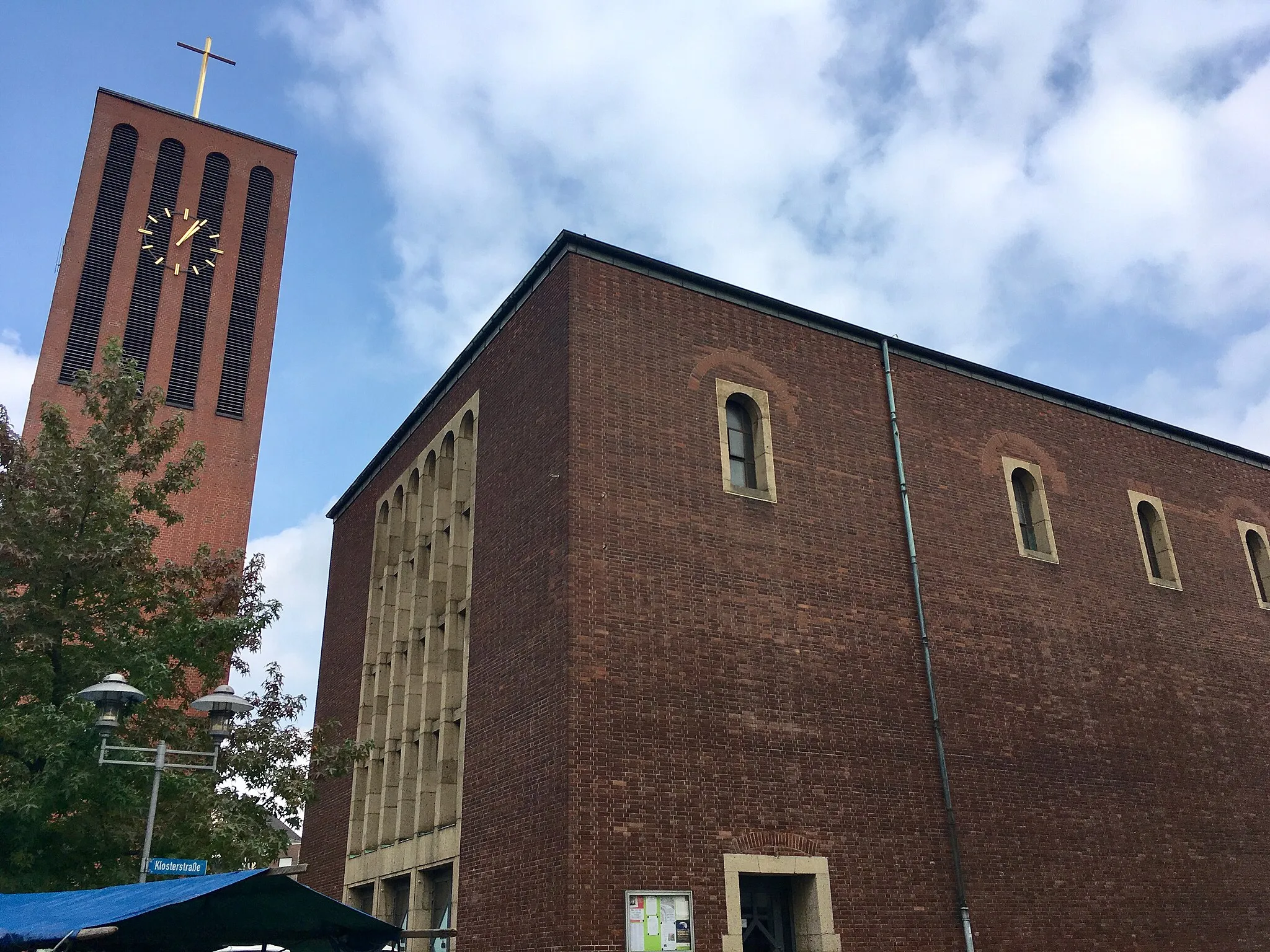 Photo showing: St. Clemens  Church Oberhausen-Sterkrade