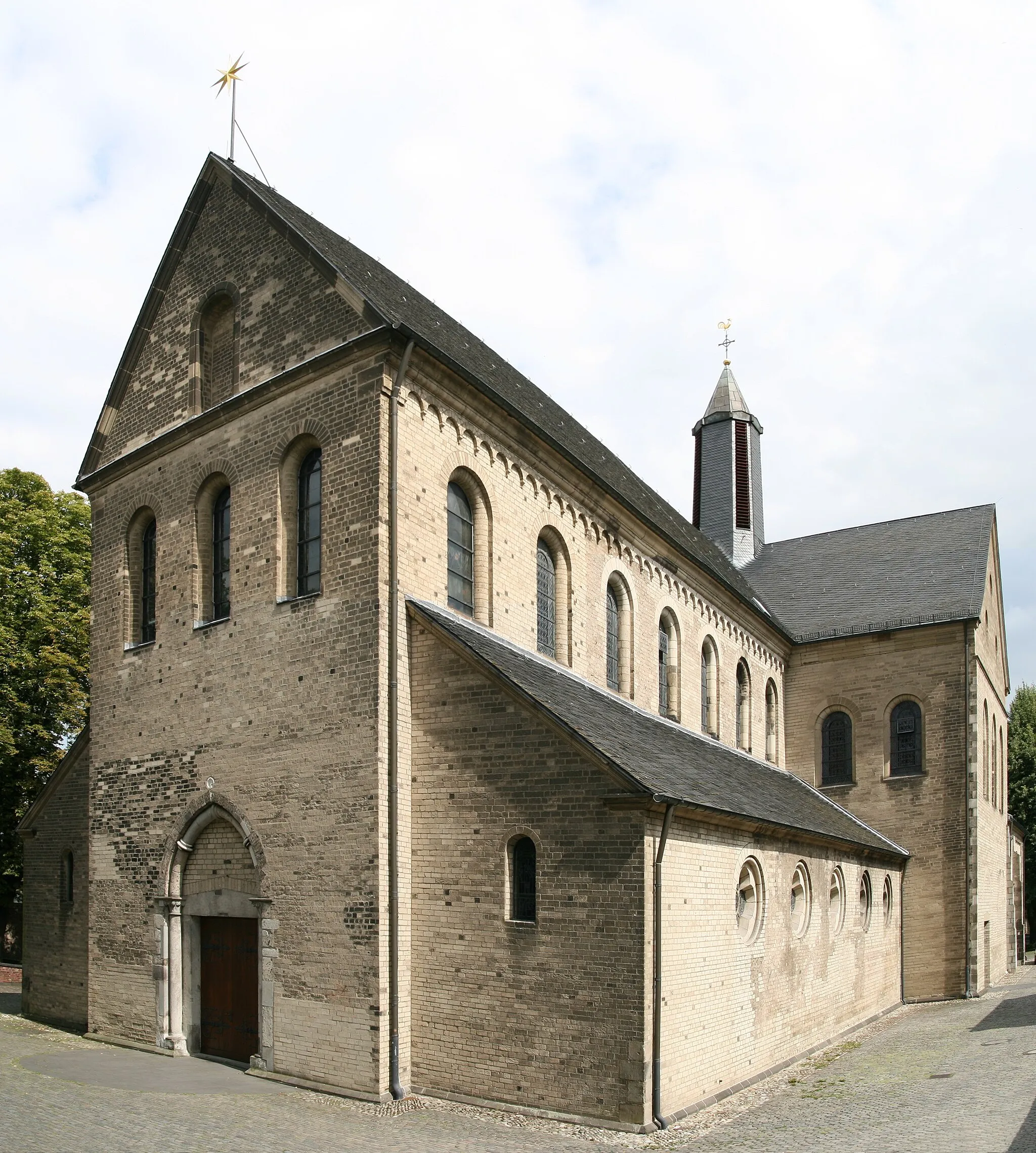 Photo showing: St Suitbertus church in Kaiserswerth/Düsseldorf, Germany. View from SW.