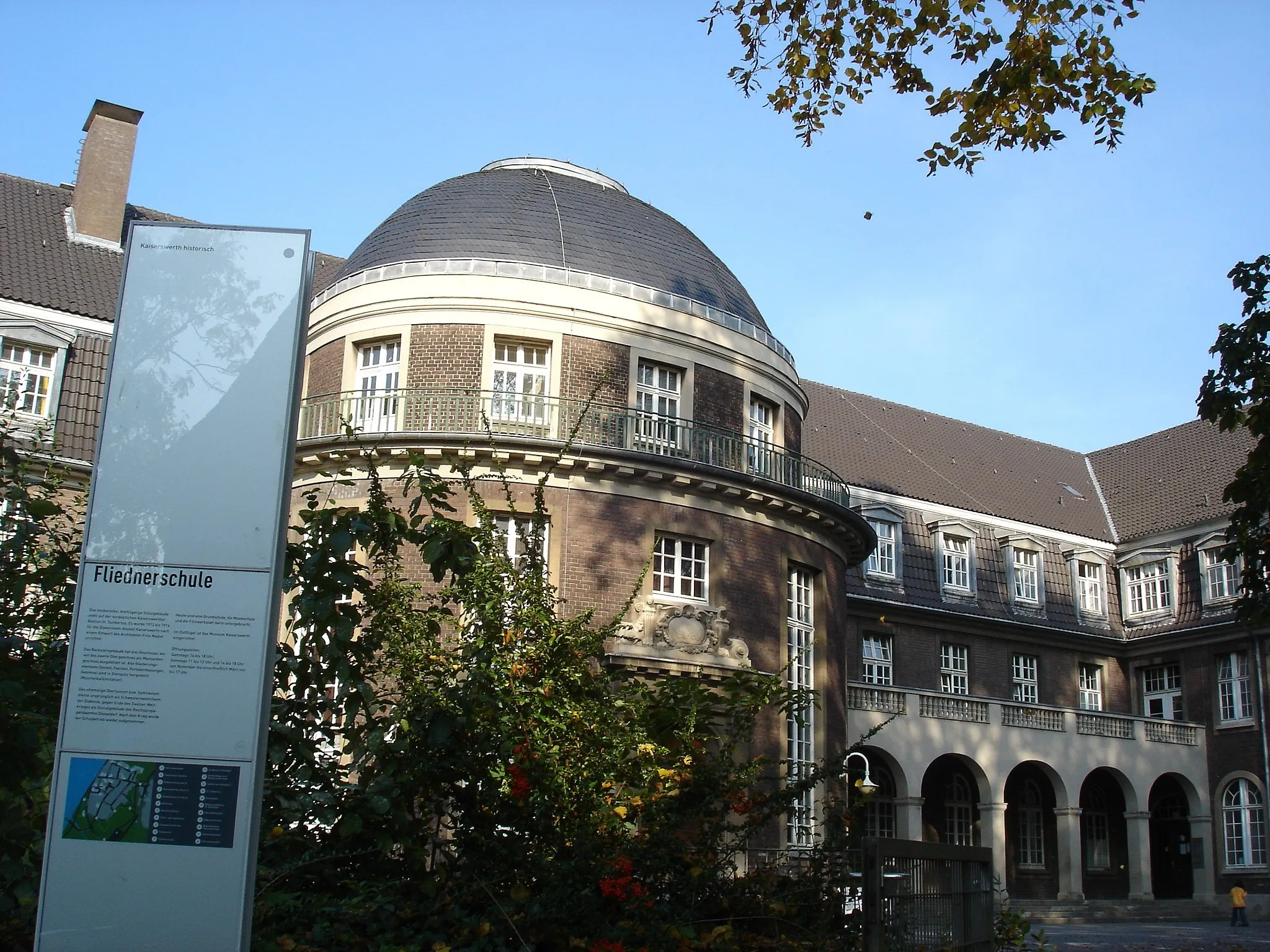 Photo showing: Grundschule Kaiserswerth