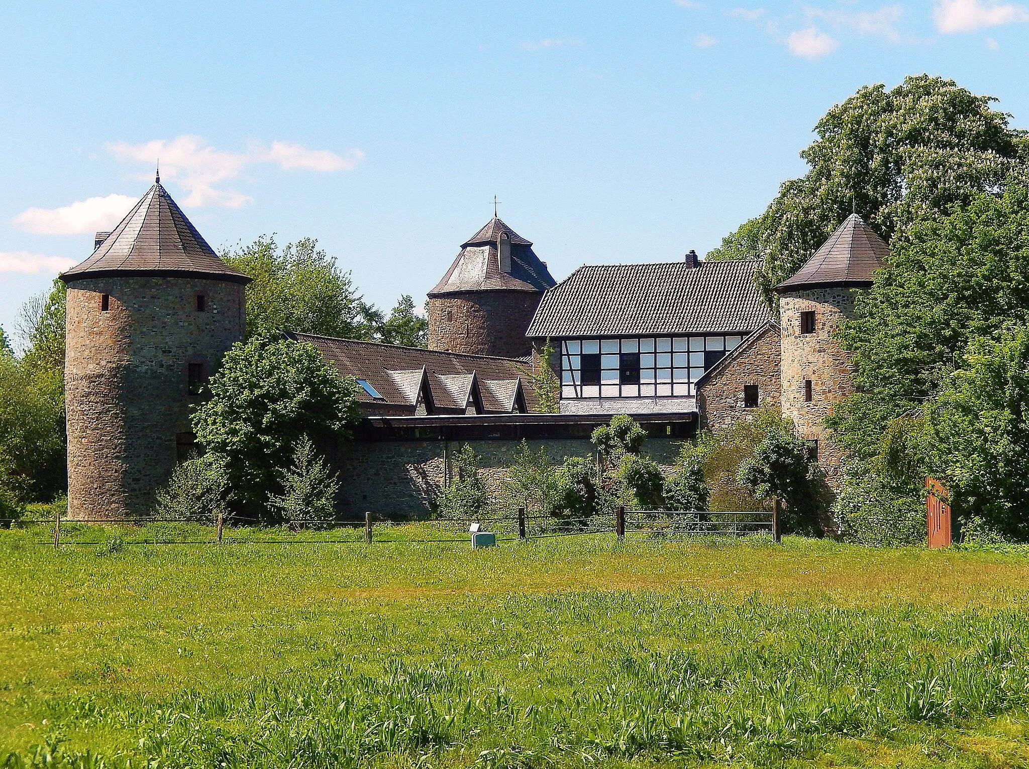 Photo showing: Burg Haus zum Haus