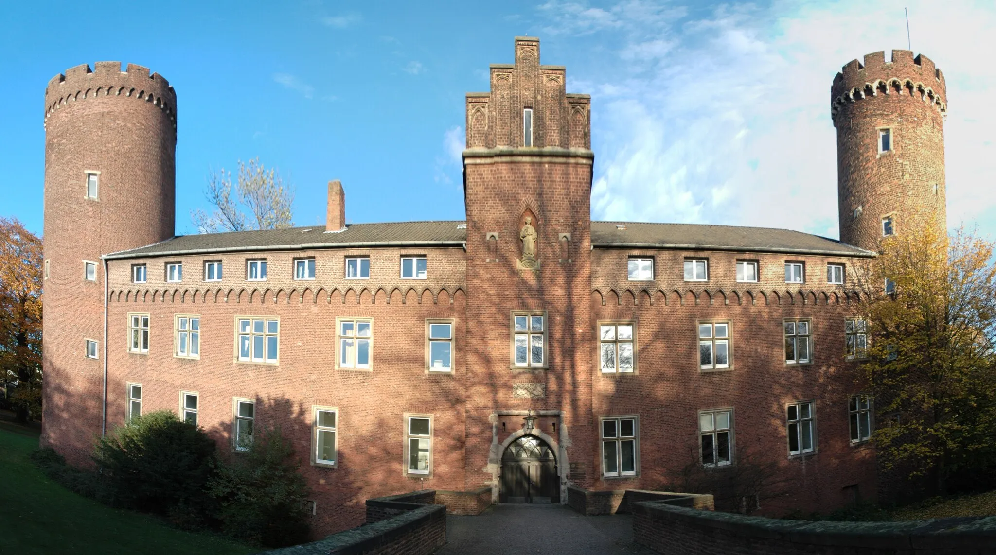 Photo showing: Castle of Kempen, west wing with portal