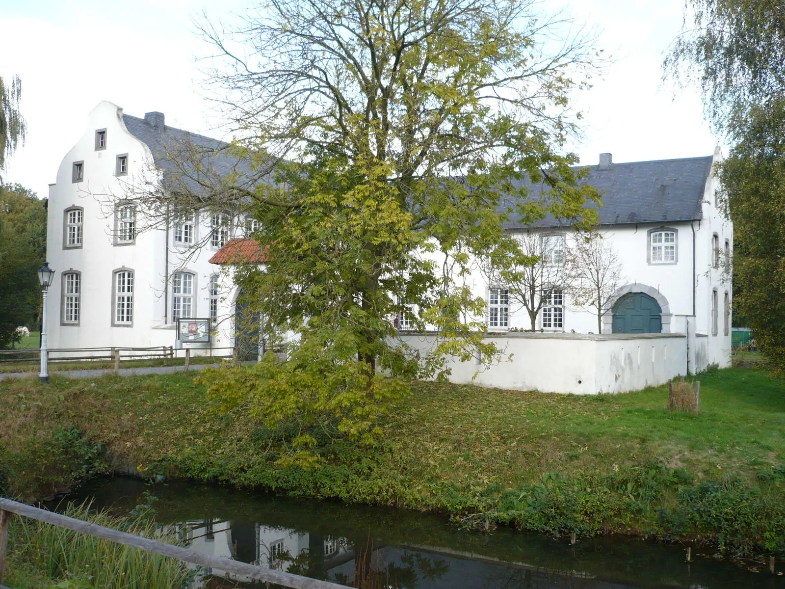 Photo showing: Dorenburg castle in the outdoor museum Grefrath, Germany