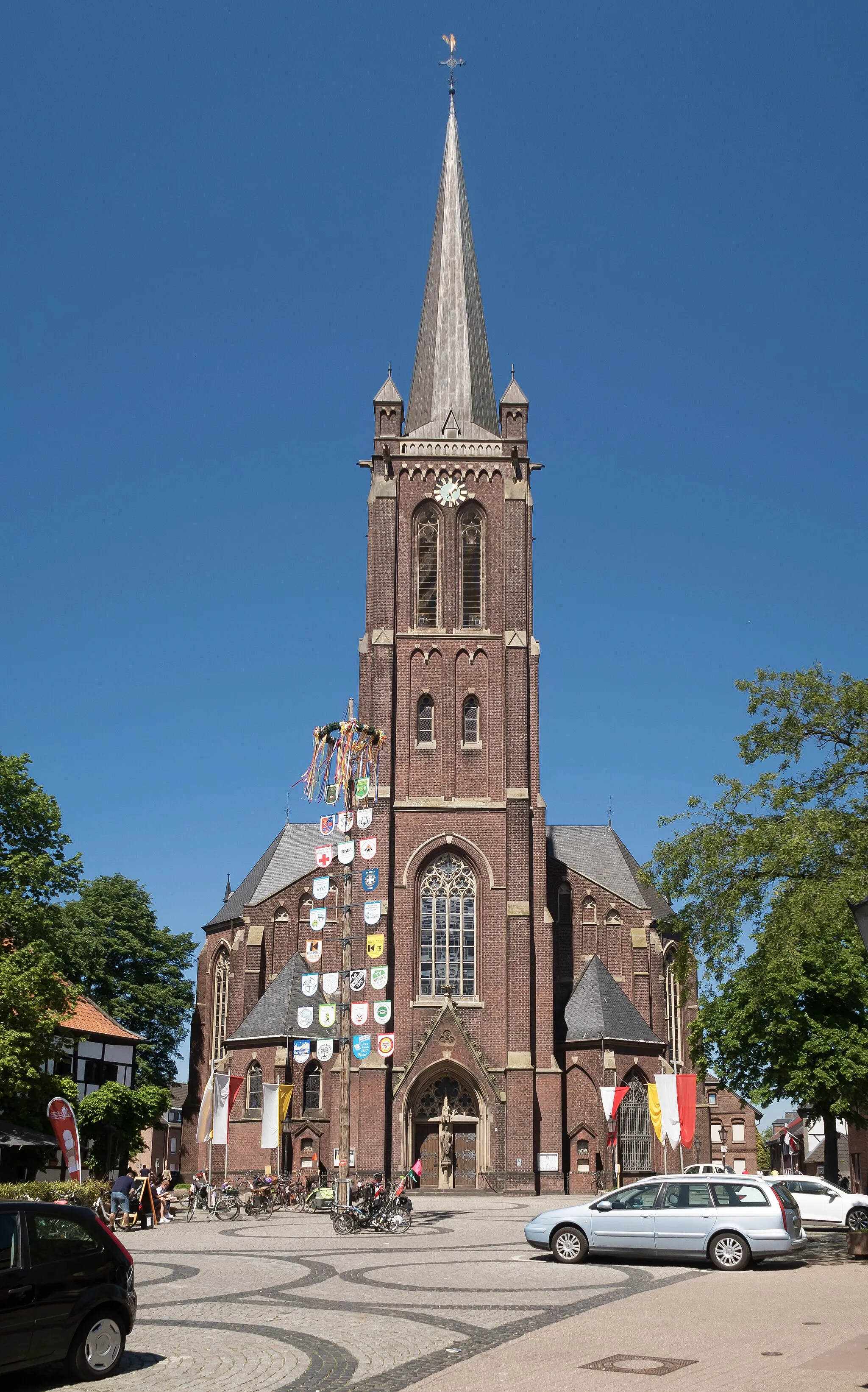 Photo showing: Vorst, church: die Pfarrkirche Sankt Godehard