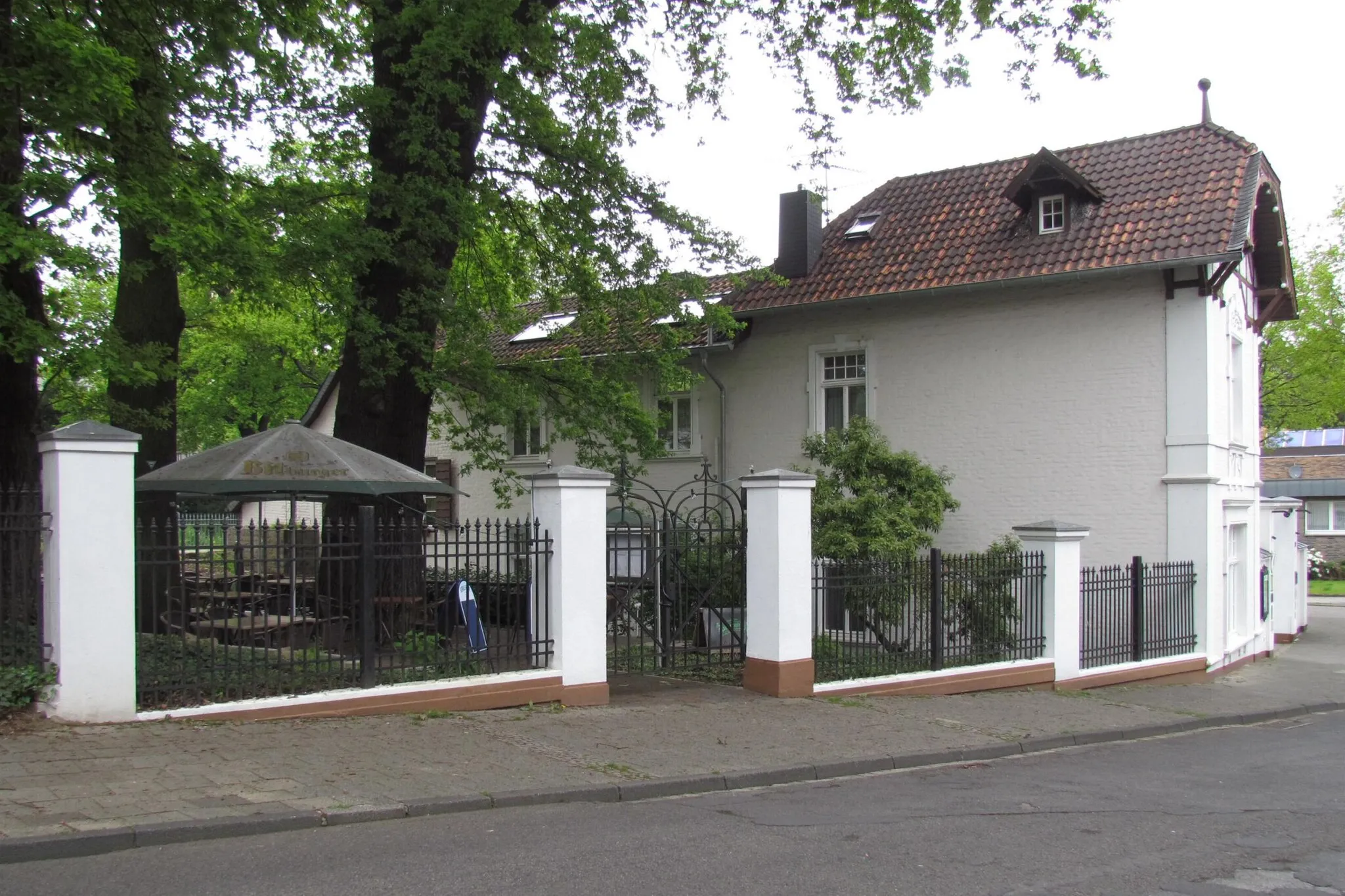 Photo showing: Rück- und Biergartenseite der Kaisermühle