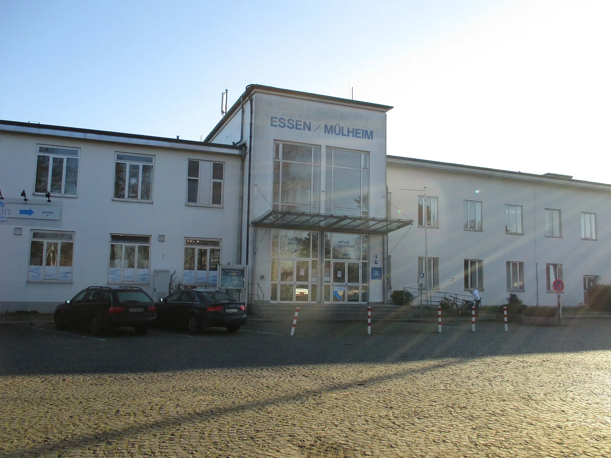 Photo showing: Empfangsgebäude Flughafen Essen / Mülheim