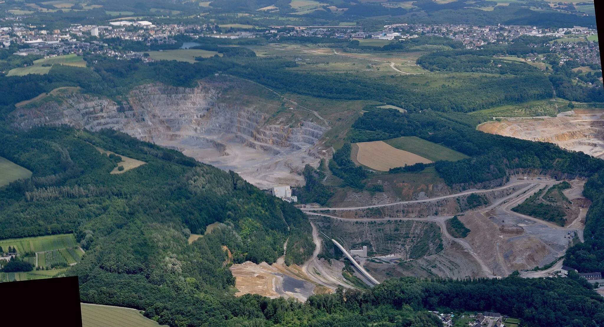 Photo showing: Grube Rohdenhausen des Kalkwerks in Wülfrath, Germany