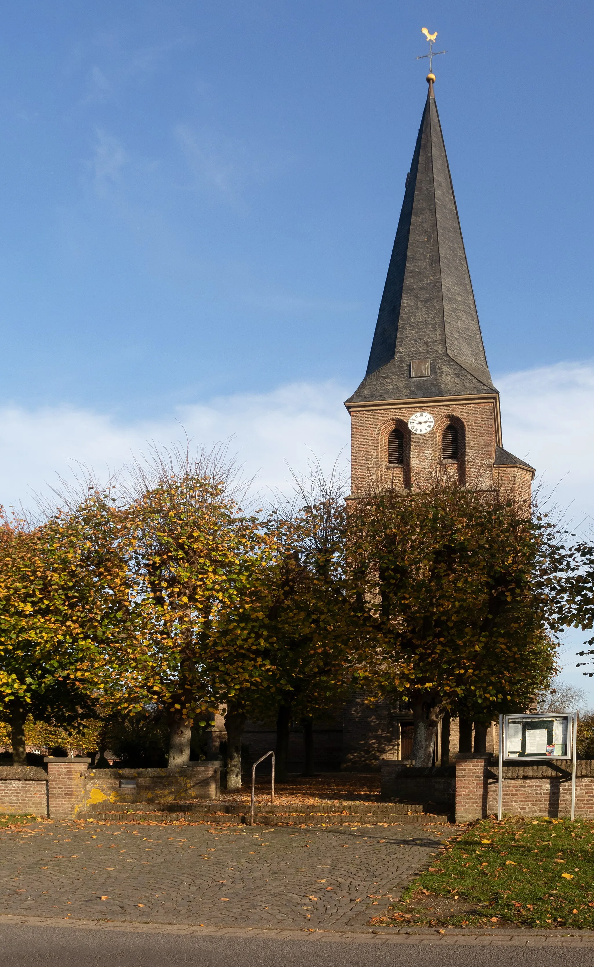 Photo showing: Niel, church: the Sankt Bonifatiuskirche