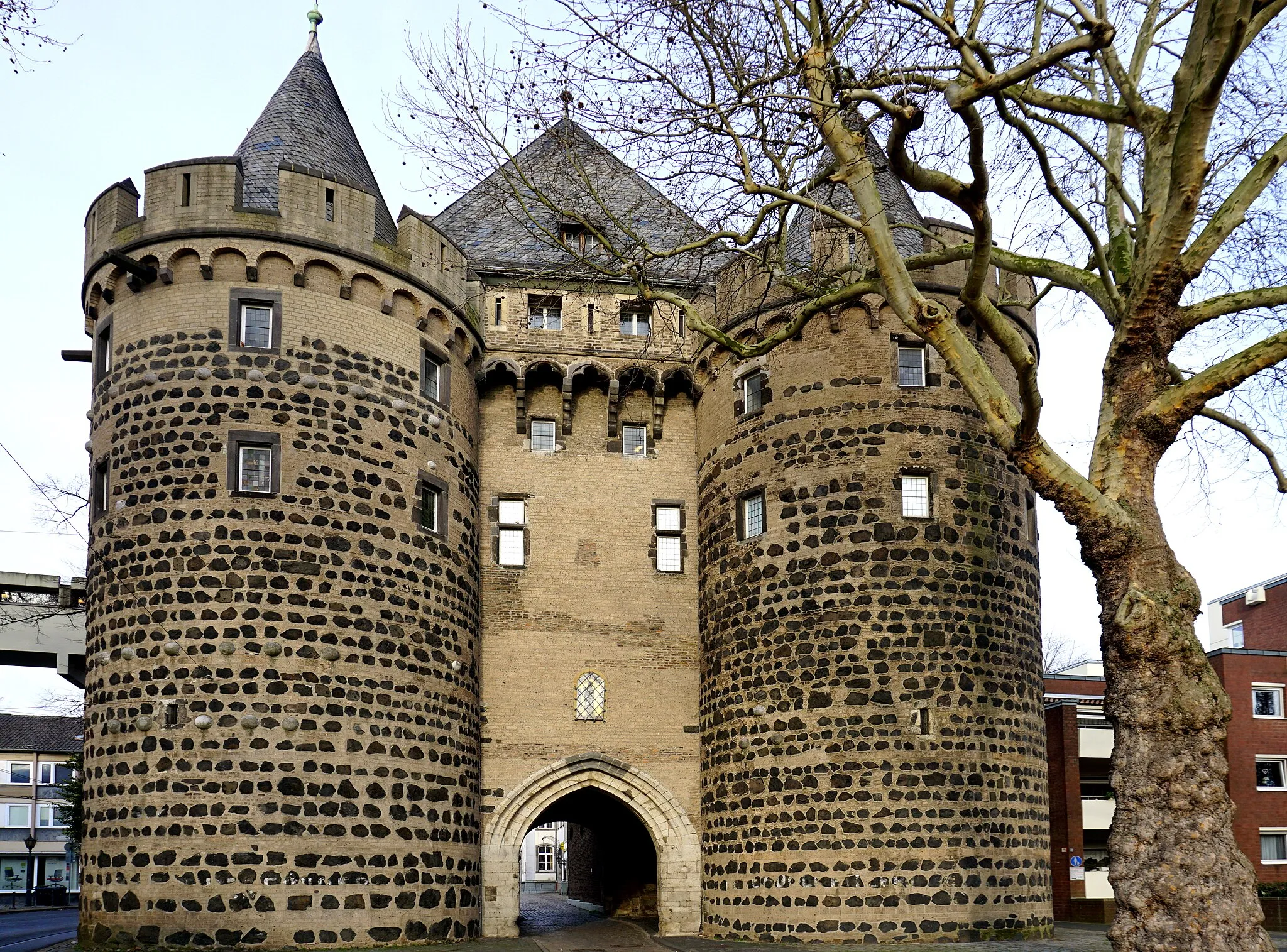 Photo showing: The picture shows the Obertor ("Upper Gate") in Neuss, Germany.