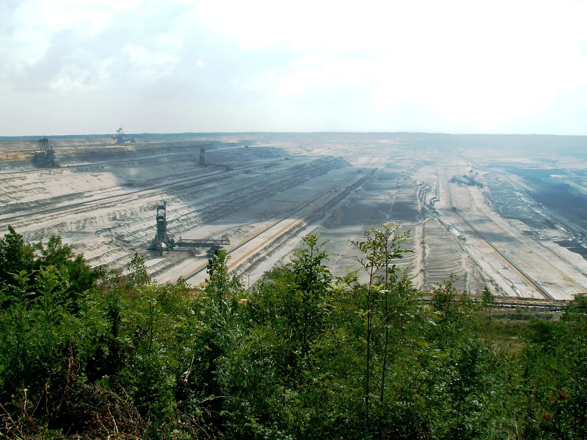 Photo showing: Hambach Surface Mine near by Cologne, Germany, seen from Elsdorf-Angelsdorf viewpoint