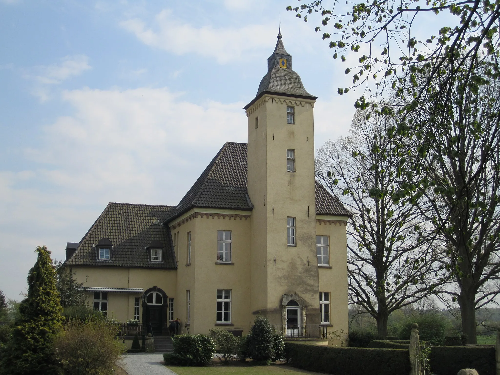 Photo showing: Haus Schwarzenstein, ehemaliger Rittersitz im Ortsteil Drevenack in Hünxe. Aufnahme vom 16. April 2011