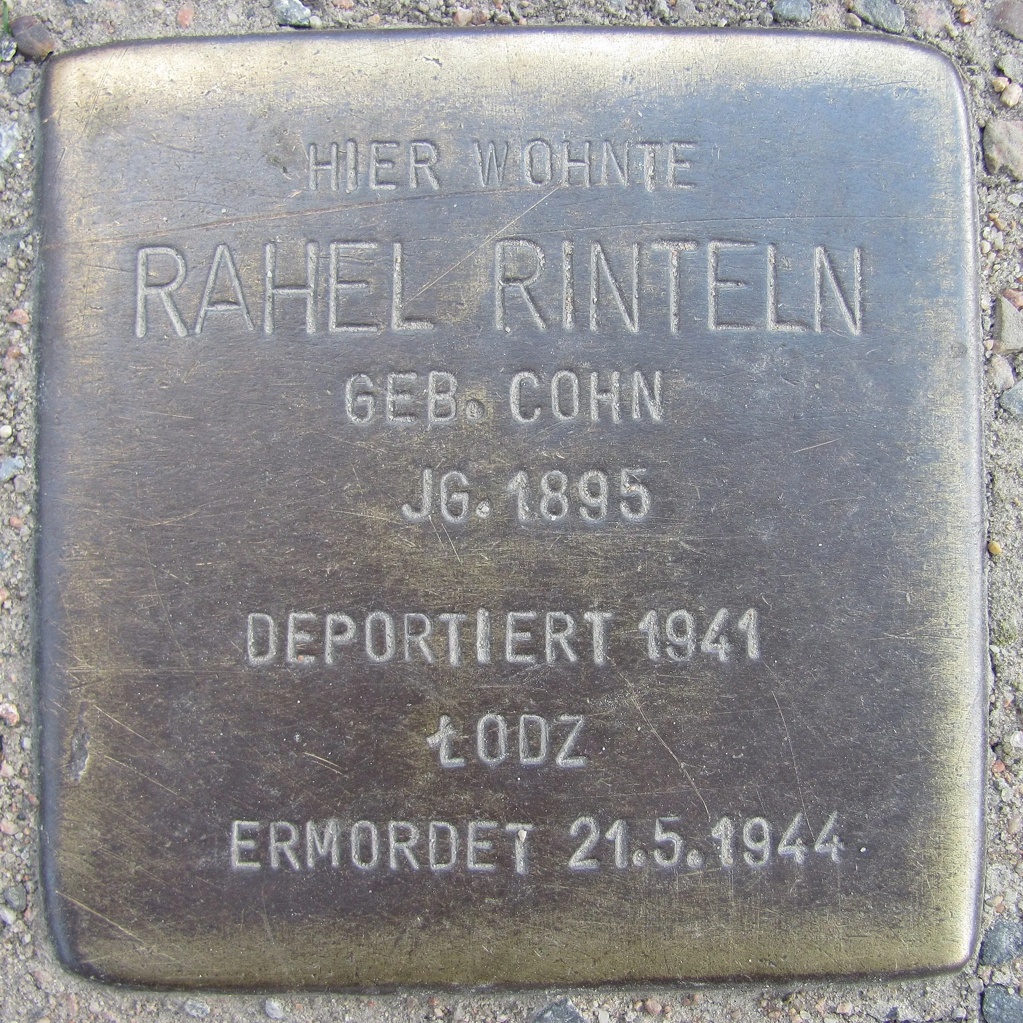 Photo showing: Stolperstein für Rahel Rinteln vor dem Haus Brunsberg 9