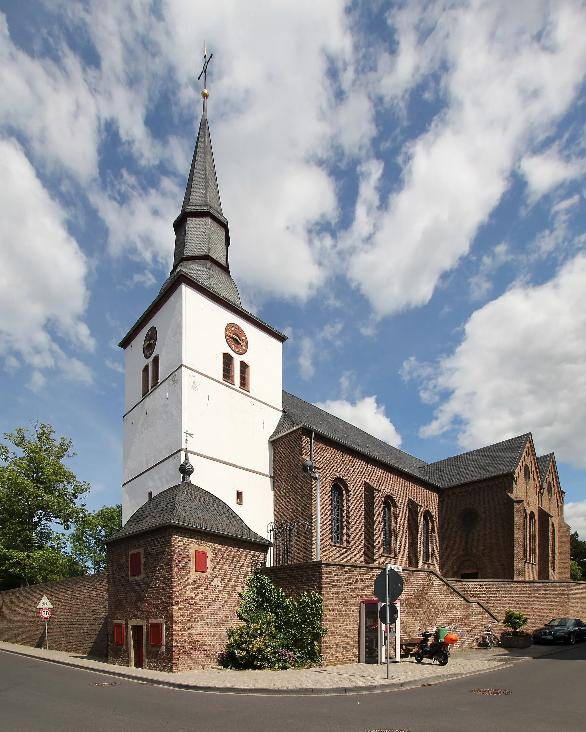 Photo showing: Saint Pantaleon church in Erp, Erftstadt, Germany