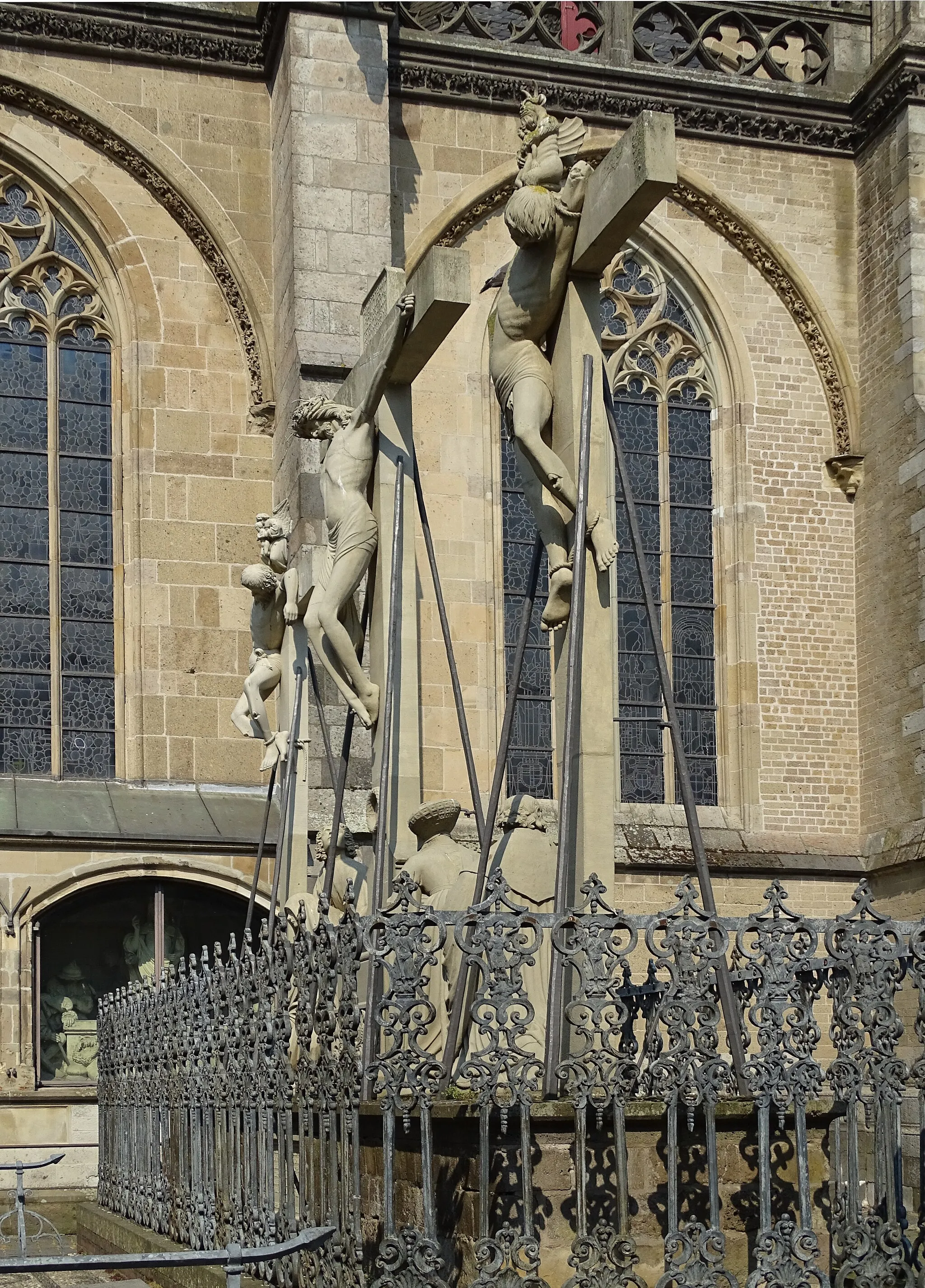 Photo showing: De Berendonckse Kalvarieberg, een beeldengroep uit 1553 geschonken door kanunnik Gerhard Berendonck. De grafsteen van de schenker is in de beeldengroep verwerkt.