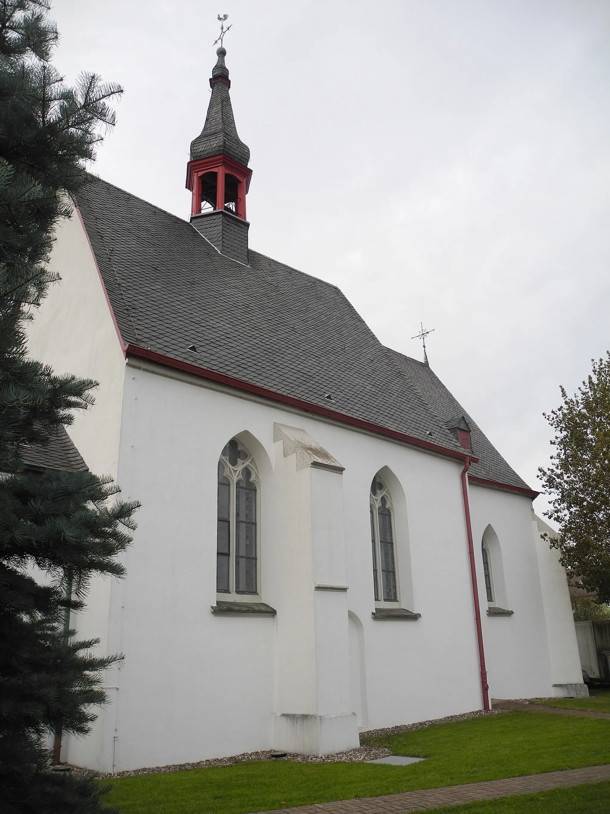 Photo showing: Velbert-Tönisheide, Kuhlendahler Str. 35, ev. Kirche, Südostseite von Süden