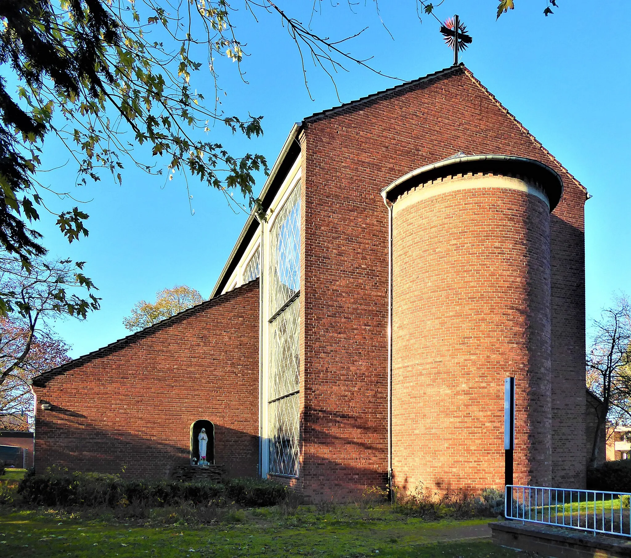 Photo showing: St. Gabriel (Delrath)