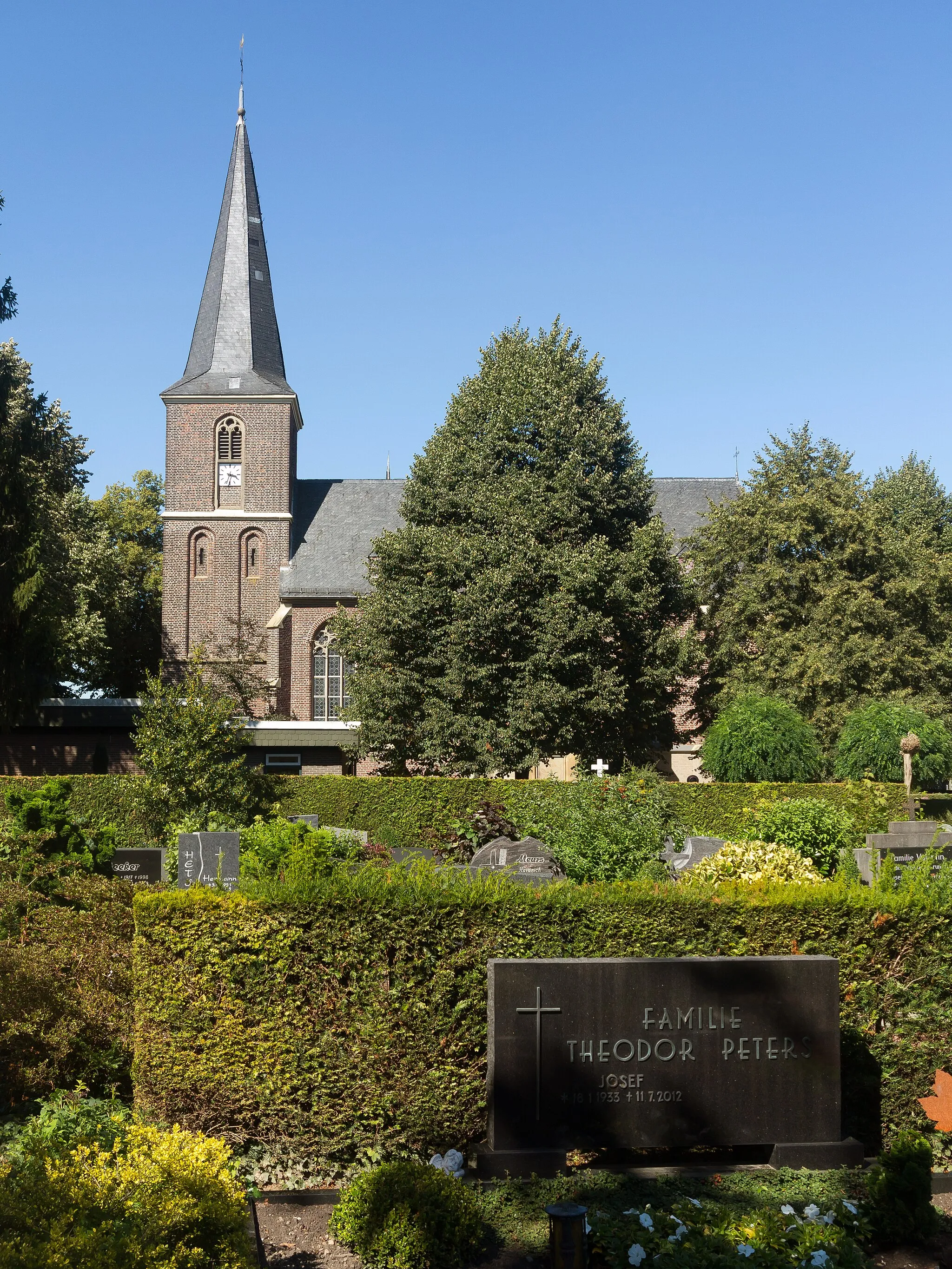 Photo showing: Veert, church - Sankt Martin Kirche