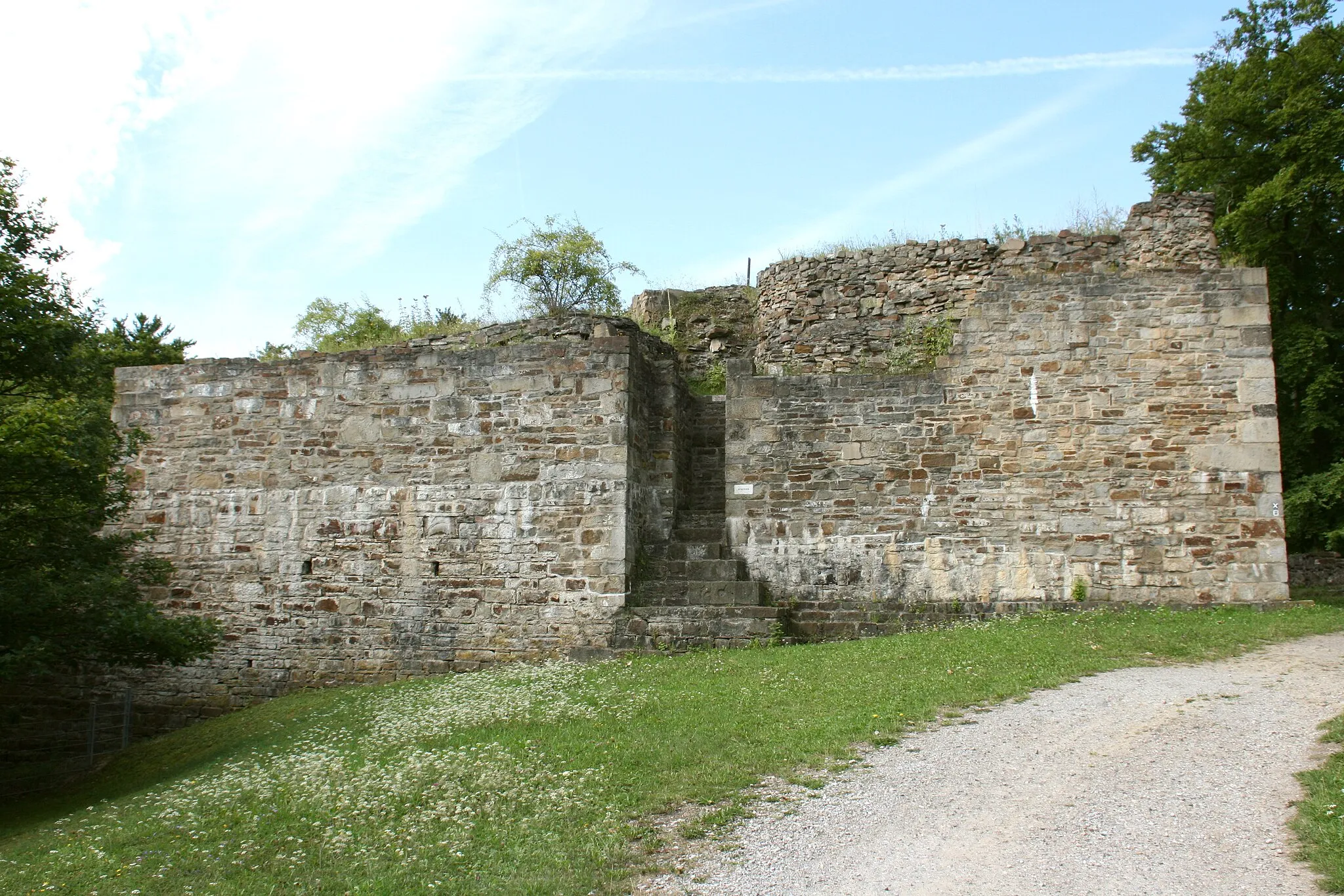 Photo showing: Ruine der Isenburg auf dem Isenberg in Hattingen