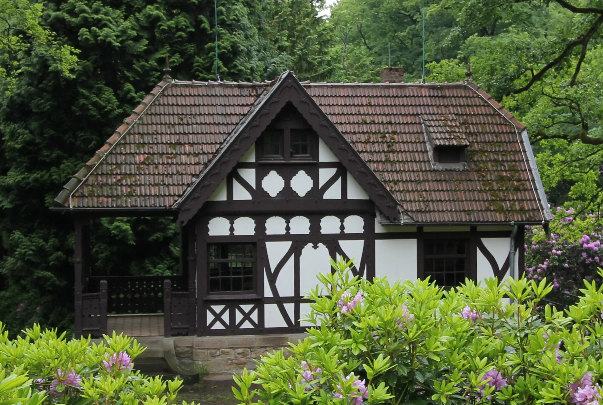 Photo showing: Das Spatzenhaus der Villa Hügel