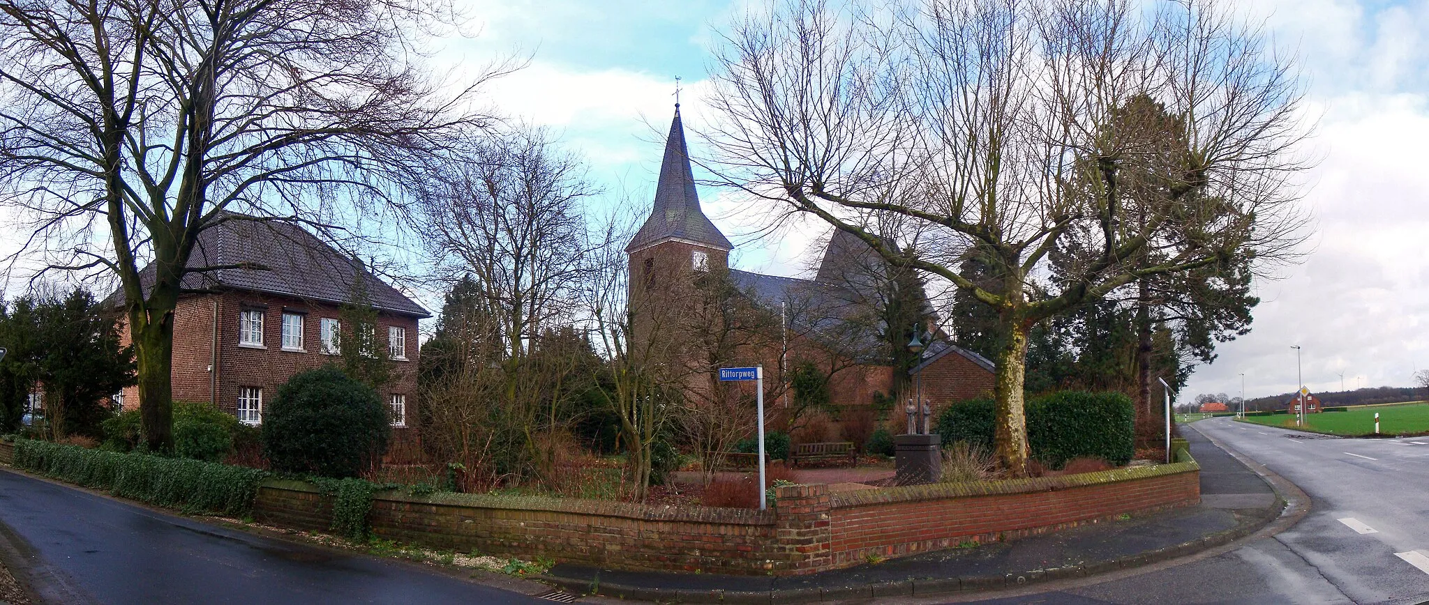 Photo showing: Chor der Pfarrkirche Ende des 15. Jahrh., Turm von 1774,  Langhaus aus dem 19. Jahrh.