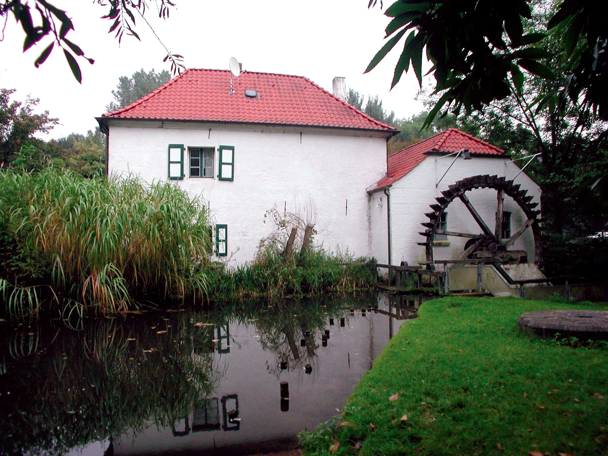 Photo showing: Die Aumühle ist eine alte Wassermühle in Moers, die heute kulturell genutzt wird.