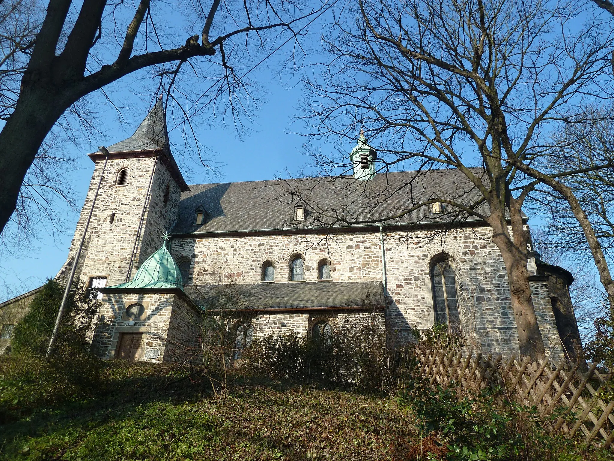 Photo showing: Essen Stoppenberg – Die Stiftskirche Maria in der Not wurde als Nikolauskapelle 1074 geweiht
