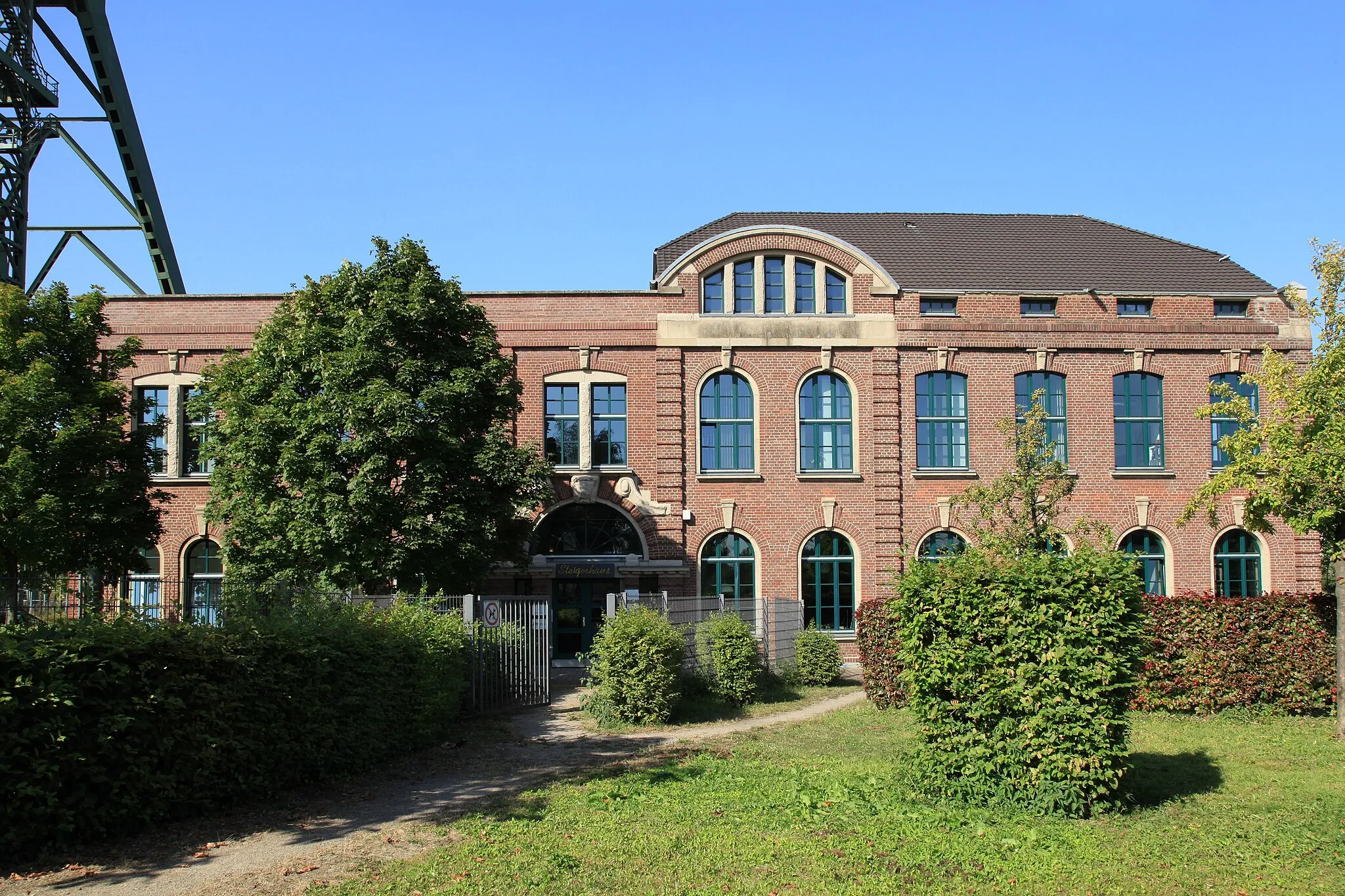 Photo showing: Steigerhaus der Zeche Osterfeld, Zum Steigerhaus in Oberhausen