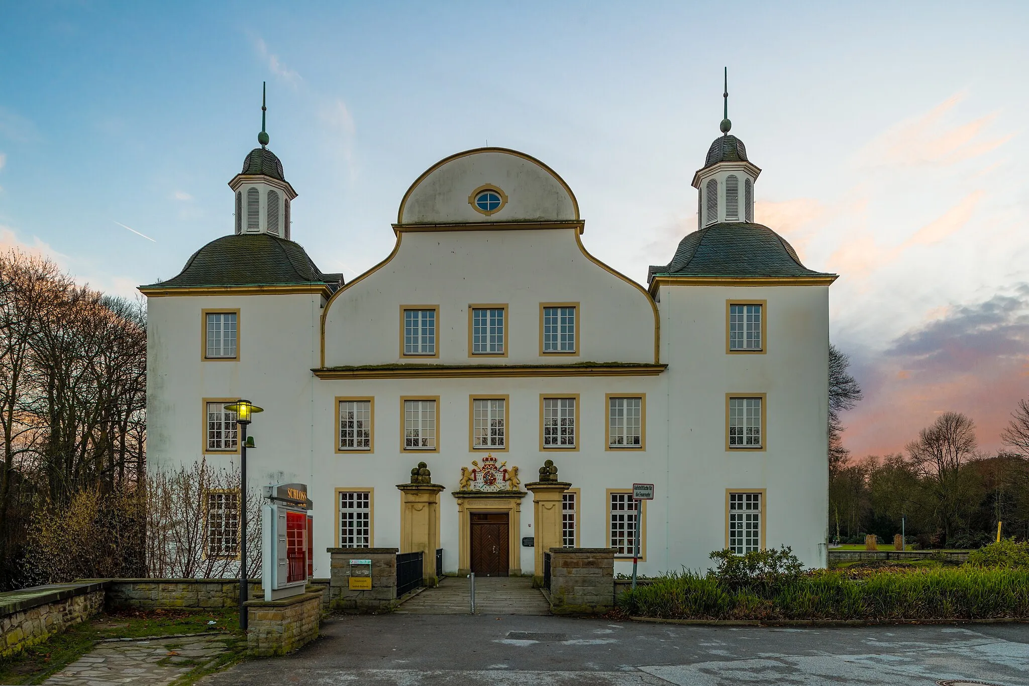 Photo showing: Castle of Borbeck with entry